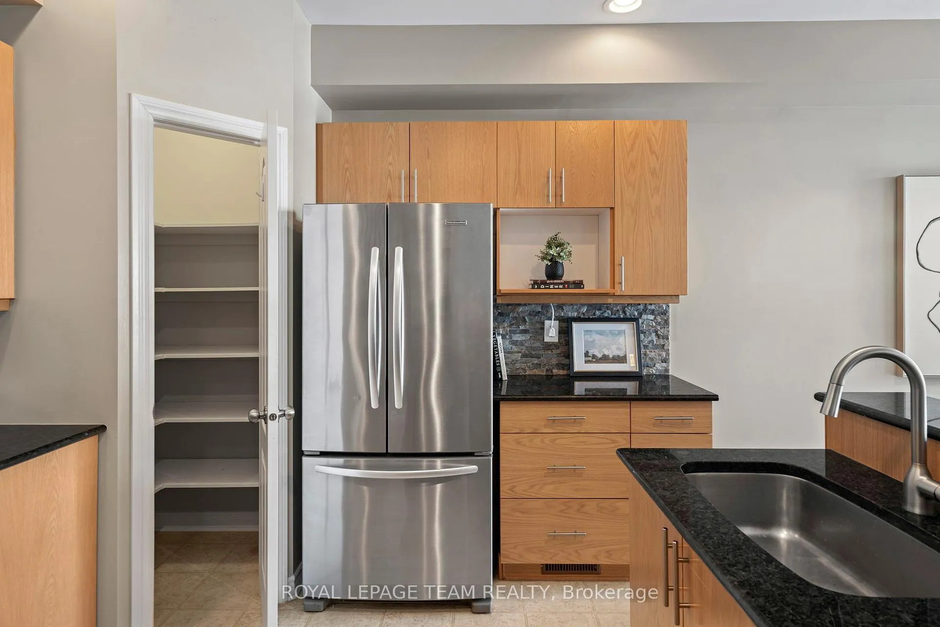 Photo 6 of 319 Kingbrook Drive, Ottawa, Kanata - Bridlewood — HOMEH