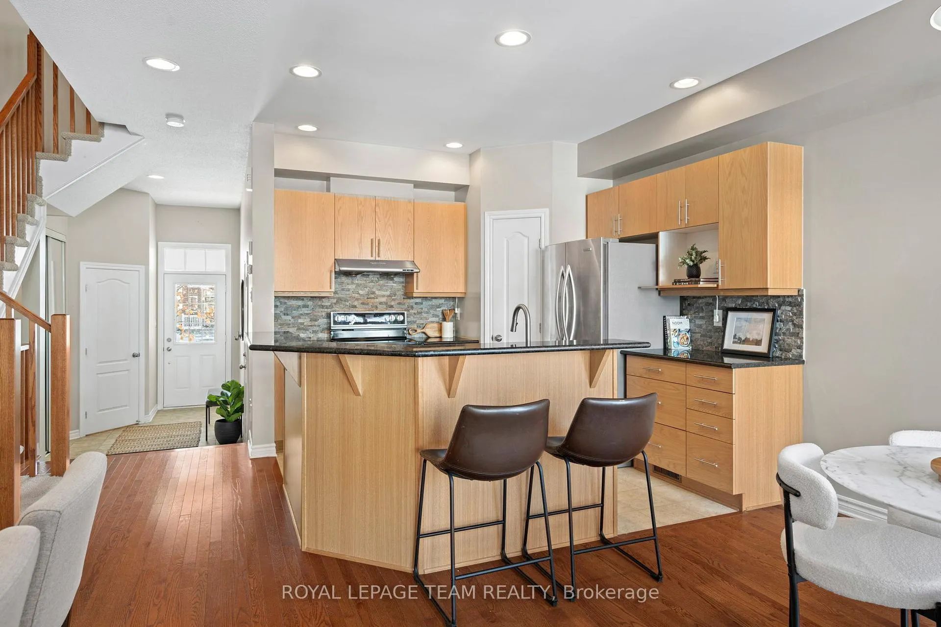 Photo 8 of 319 Kingbrook Drive, Ottawa, Kanata - Bridlewood — HOMEH