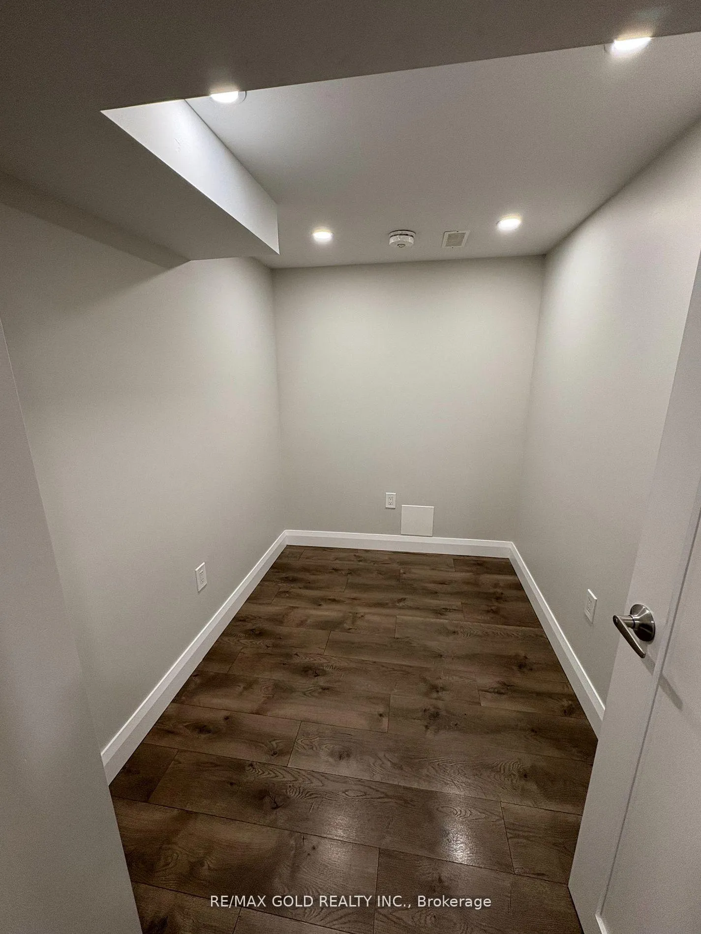 Photo 3 of Unit Bsmt, 87 Algoma Drive, Vaughan, Kleinburg — HOMEH