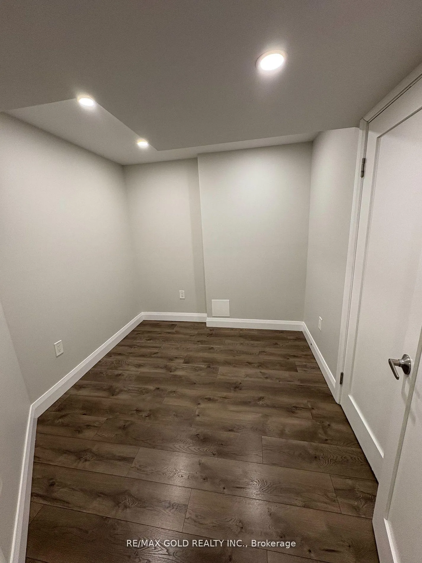 Photo 4 of Unit Bsmt, 87 Algoma Drive, Vaughan, Kleinburg — HOMEH