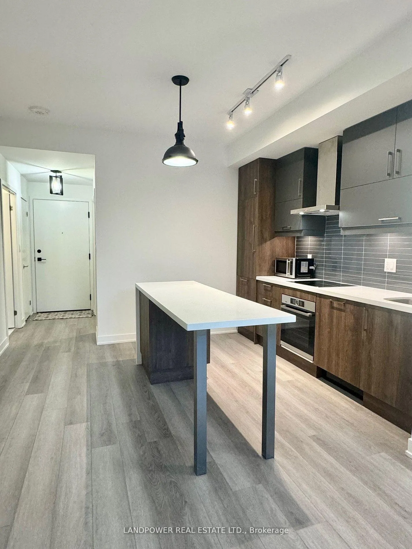 Photo 4 of Unit 604, 8119 Birchmount Road, Markham, Unionville — HOMEH