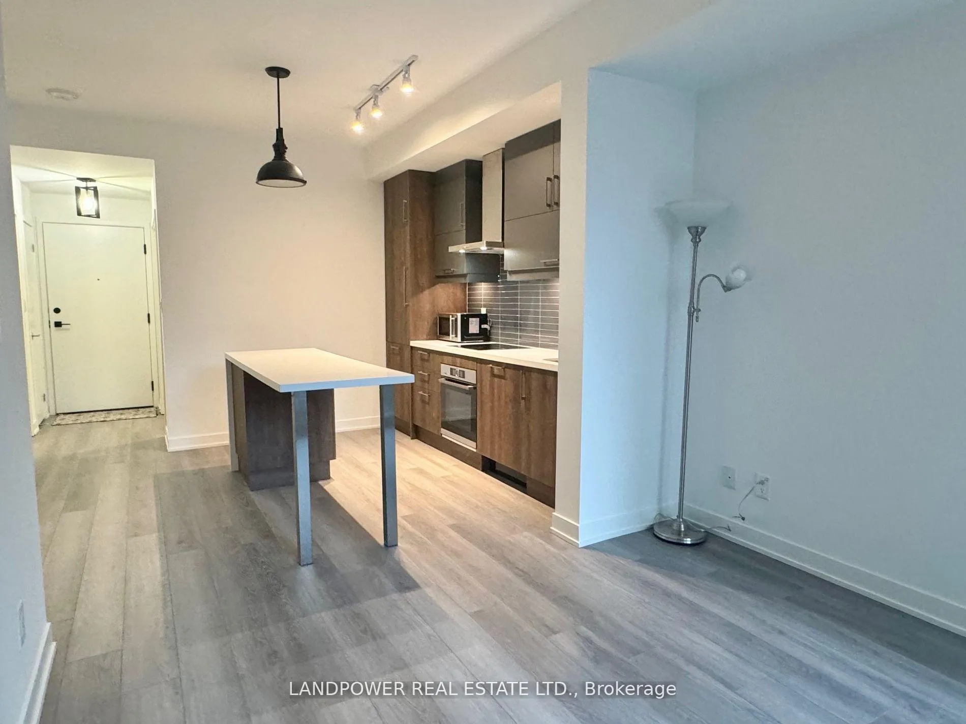 Photo 5 of Unit 604, 8119 Birchmount Road, Markham, Unionville — HOMEH