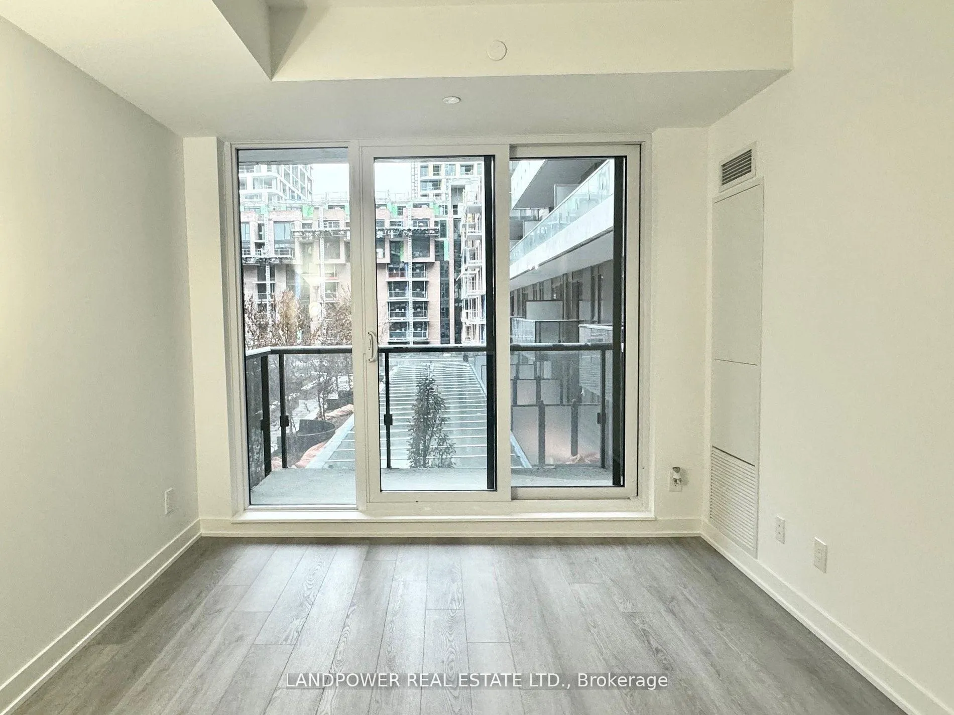Photo 7 of Unit 604, 8119 Birchmount Road, Markham, Unionville — HOMEH