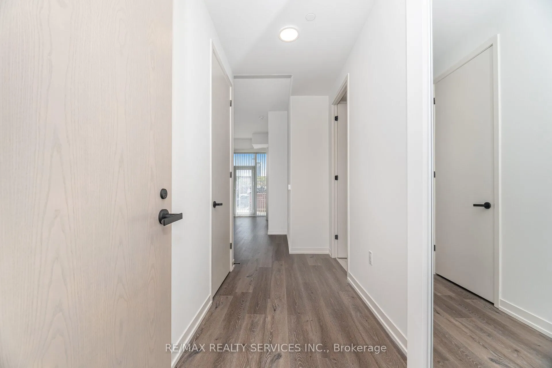 Photo 4 of Unit 103 D, 28 Interchange Way, Vaughan, Vaughan Corporate Centre — HOMEH