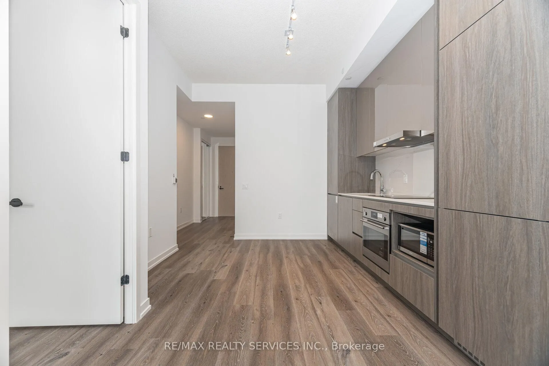 Photo 6 of Unit 103 D, 28 Interchange Way, Vaughan, Vaughan Corporate Centre — HOMEH