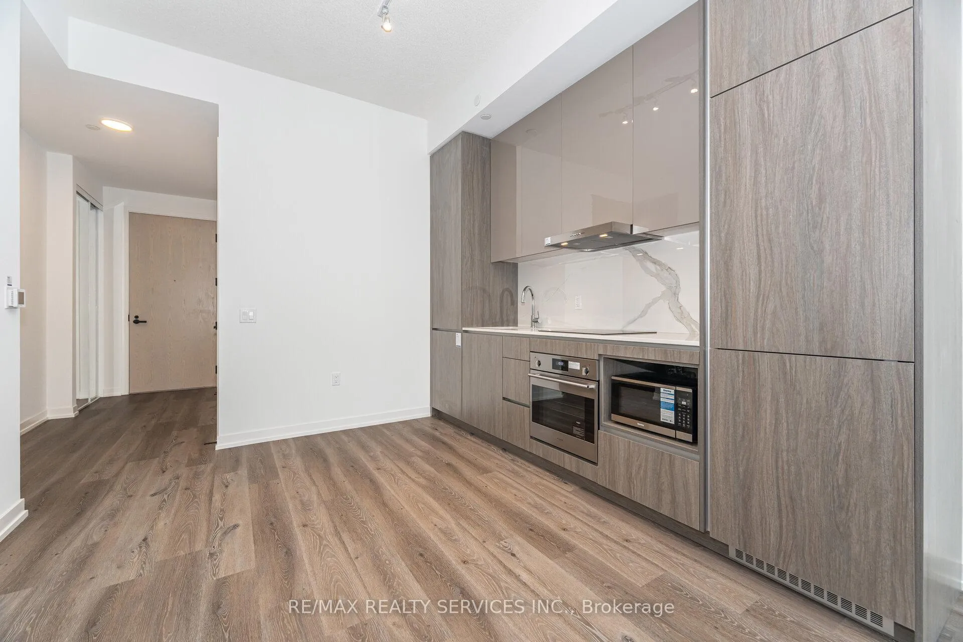 Photo 7 of Unit 103 D, 28 Interchange Way, Vaughan, Vaughan Corporate Centre — HOMEH