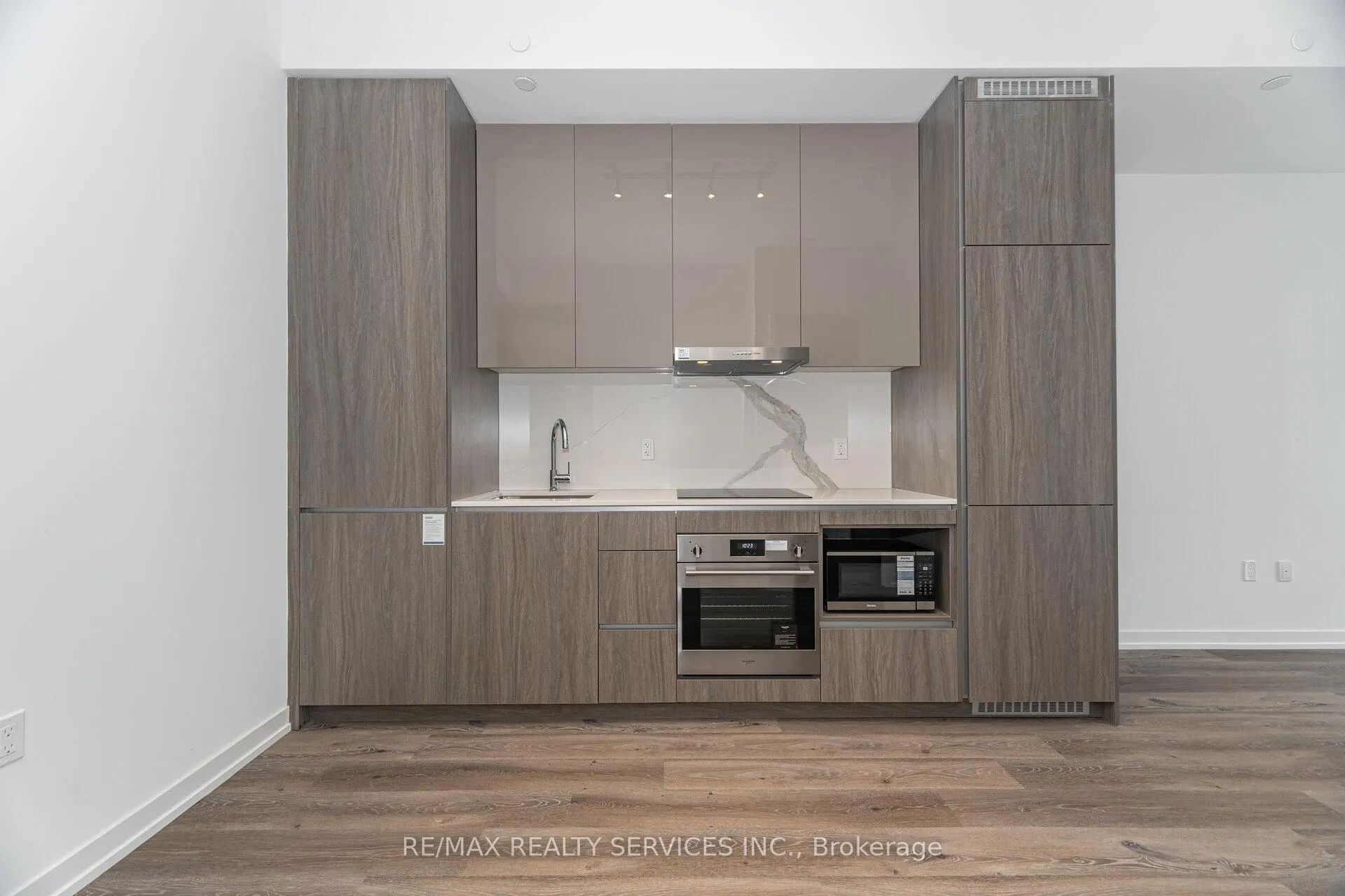 Photo 9 of Unit 103 D, 28 Interchange Way, Vaughan, Vaughan Corporate Centre — HOMEH