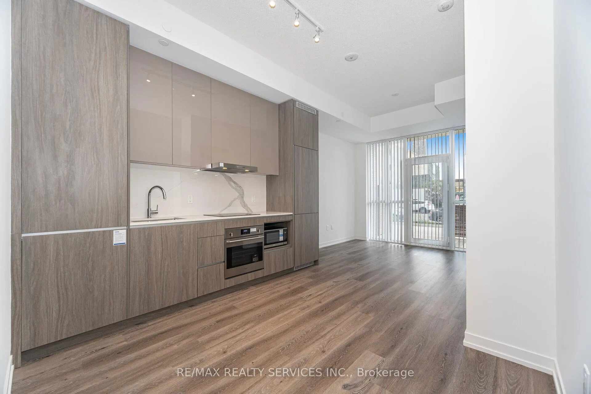Photo 10 of Unit 103 D, 28 Interchange Way, Vaughan, Vaughan Corporate Centre — HOMEH