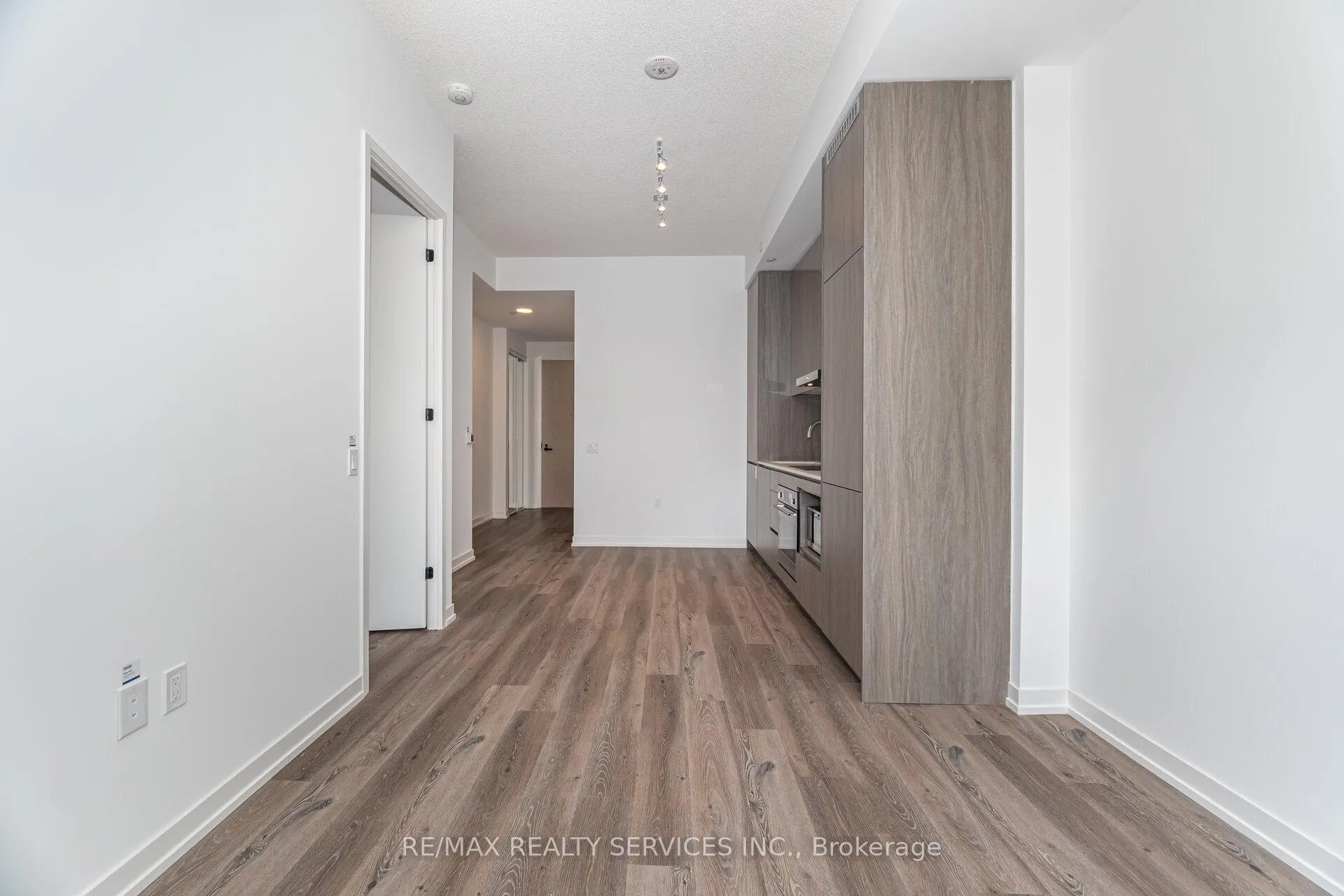 Photo 15 of Unit 103 D, 28 Interchange Way, Vaughan, Vaughan Corporate Centre — HOMEH