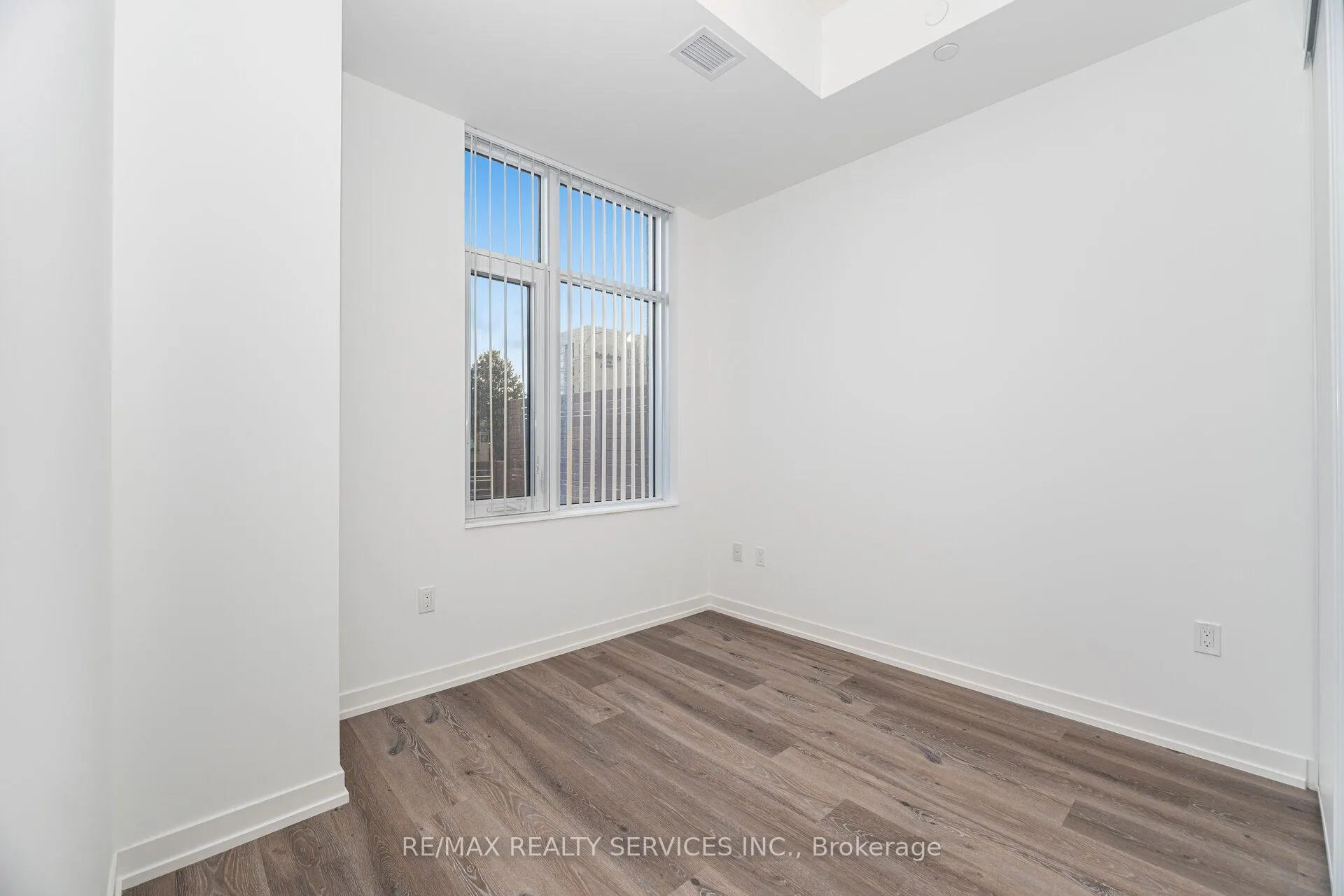 Photo 16 of Unit 103 D, 28 Interchange Way, Vaughan, Vaughan Corporate Centre — HOMEH
