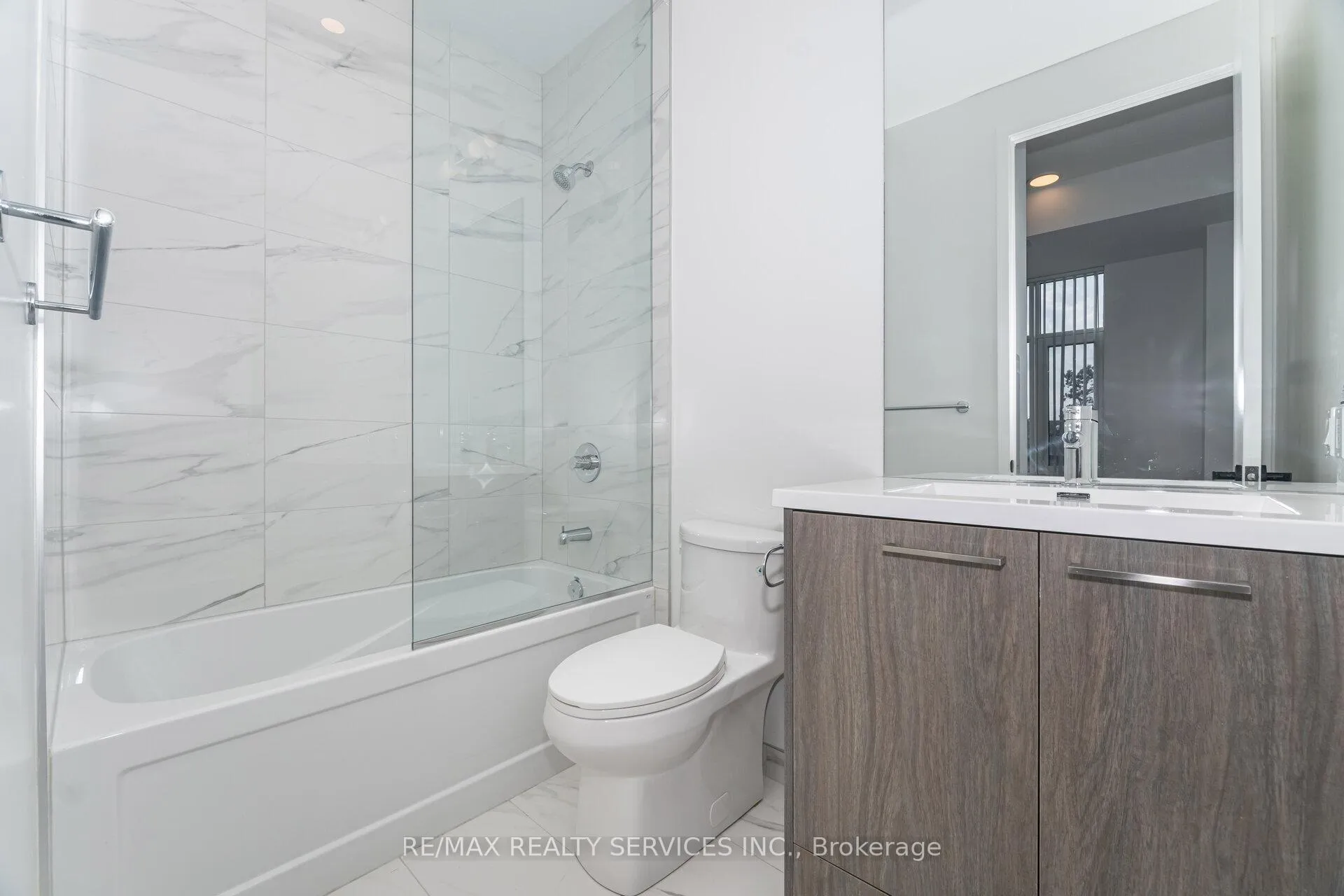 Photo 19 of Unit 103 D, 28 Interchange Way, Vaughan, Vaughan Corporate Centre — HOMEH