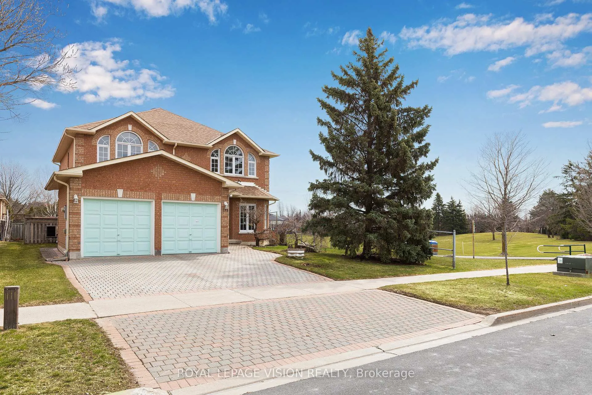 Photo 2 of 173 Manhattan Drive, Markham, Unionville — HOMEH