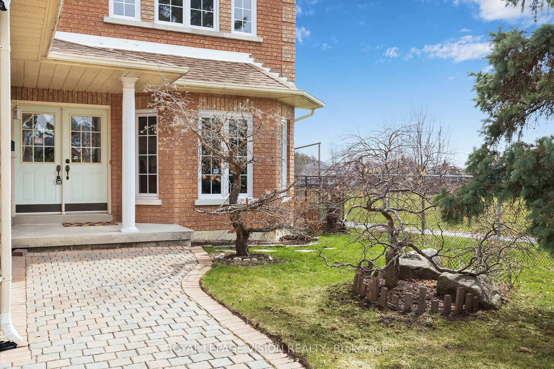 Photo 3 of 173 Manhattan Drive, Markham, Unionville — HOMEH