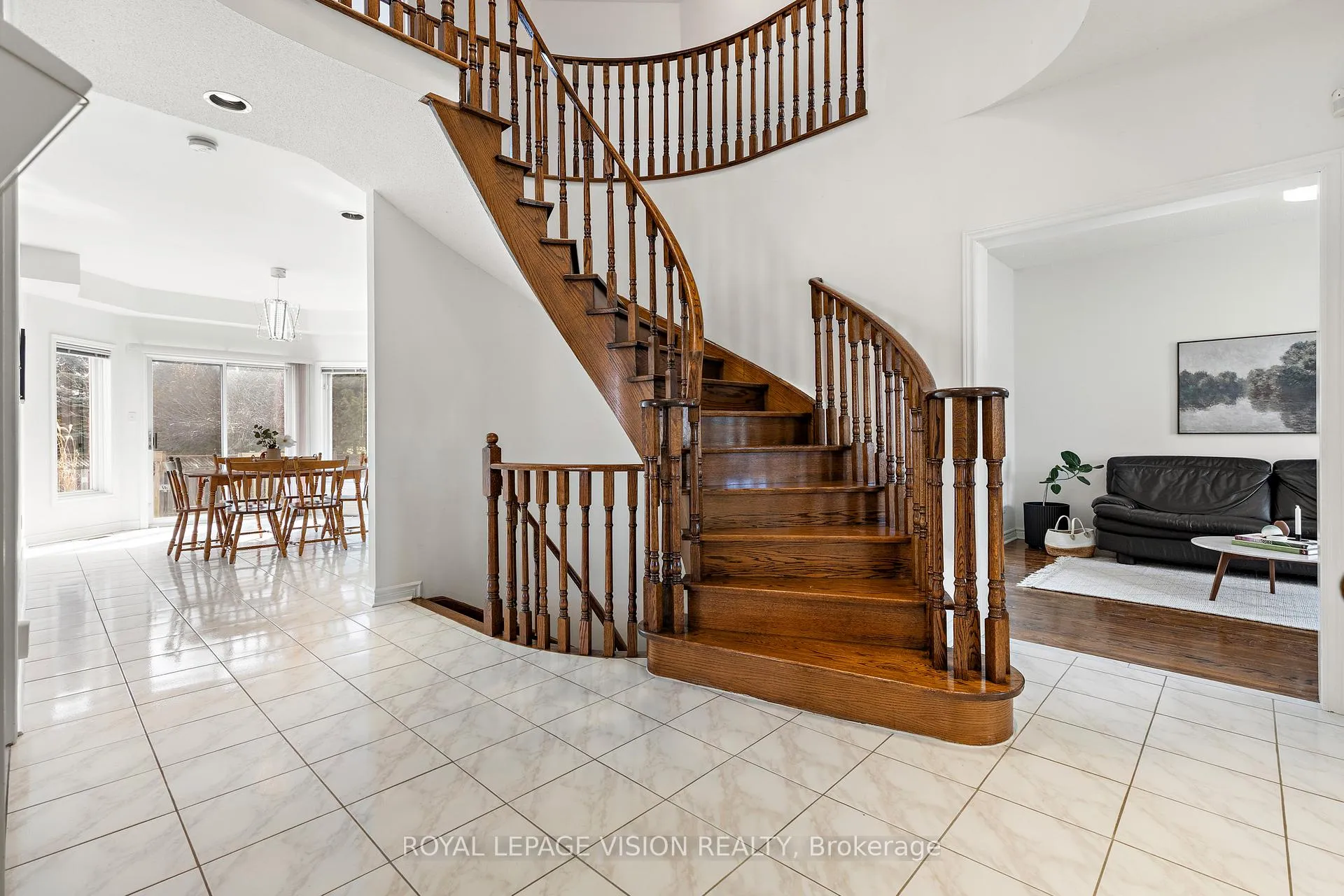 Photo 5 of 173 Manhattan Drive, Markham, Unionville — HOMEH