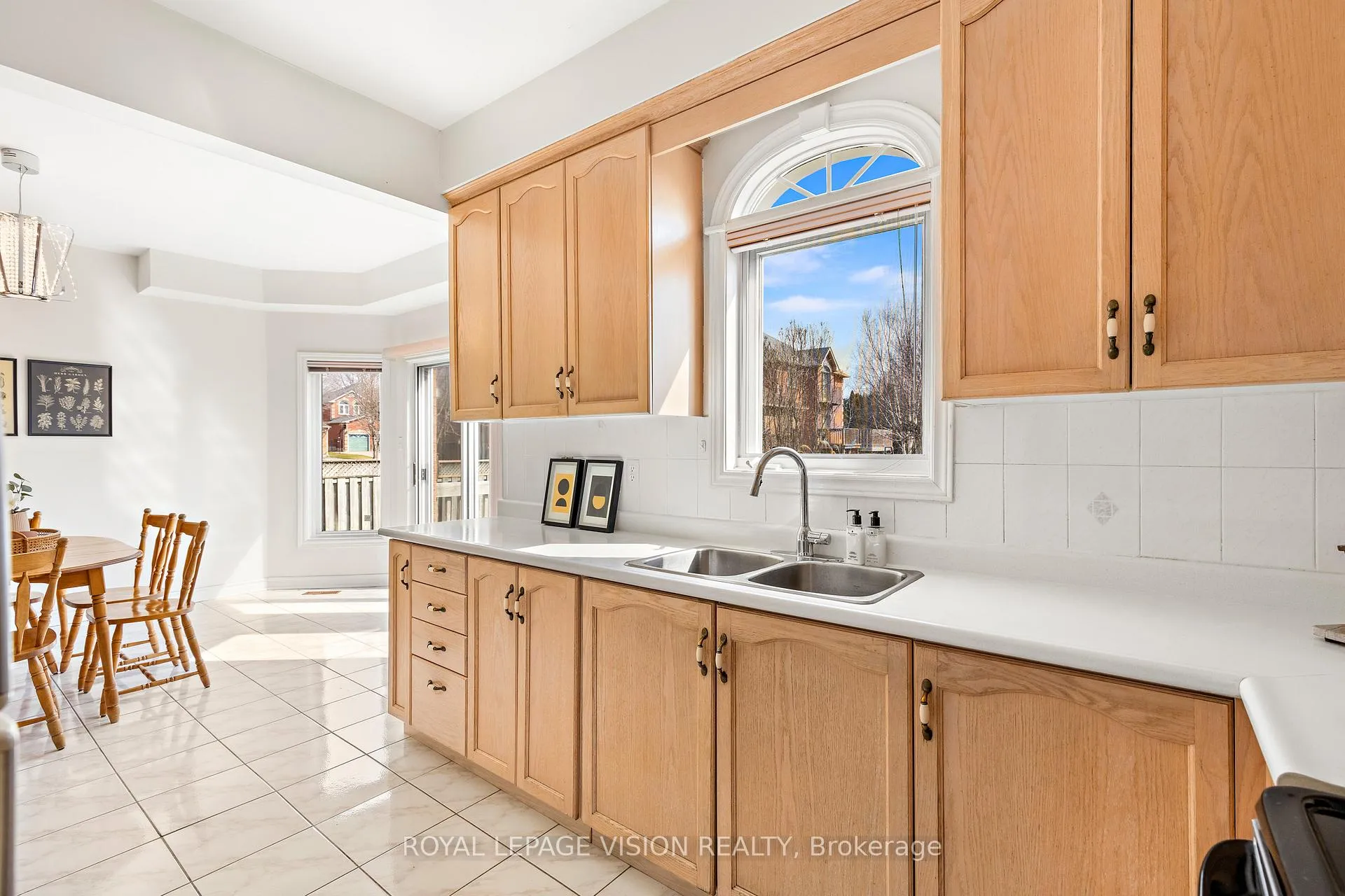 Photo 17 of 173 Manhattan Drive, Markham, Unionville — HOMEH
