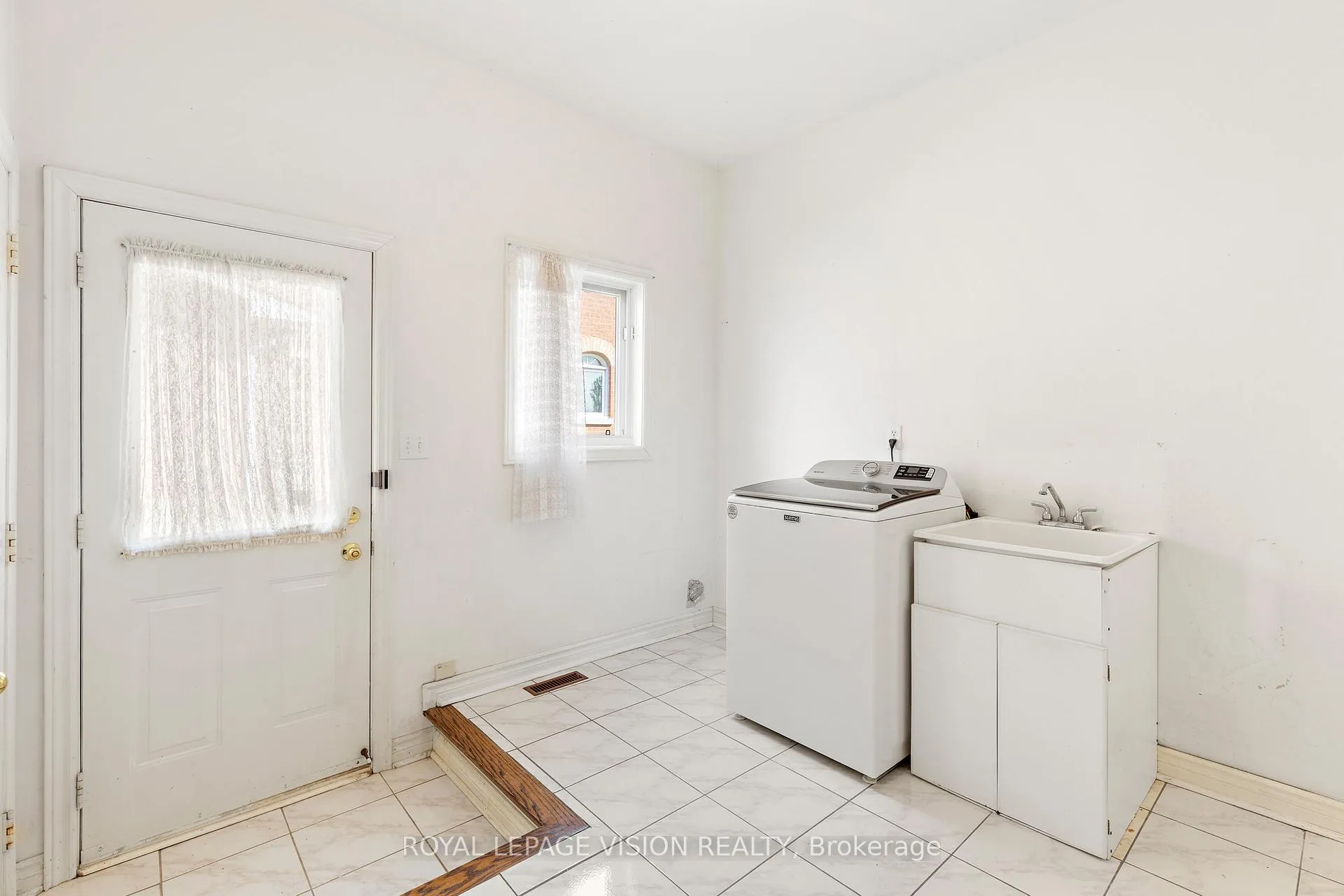 Photo 22 of 173 Manhattan Drive, Markham, Unionville — HOMEH