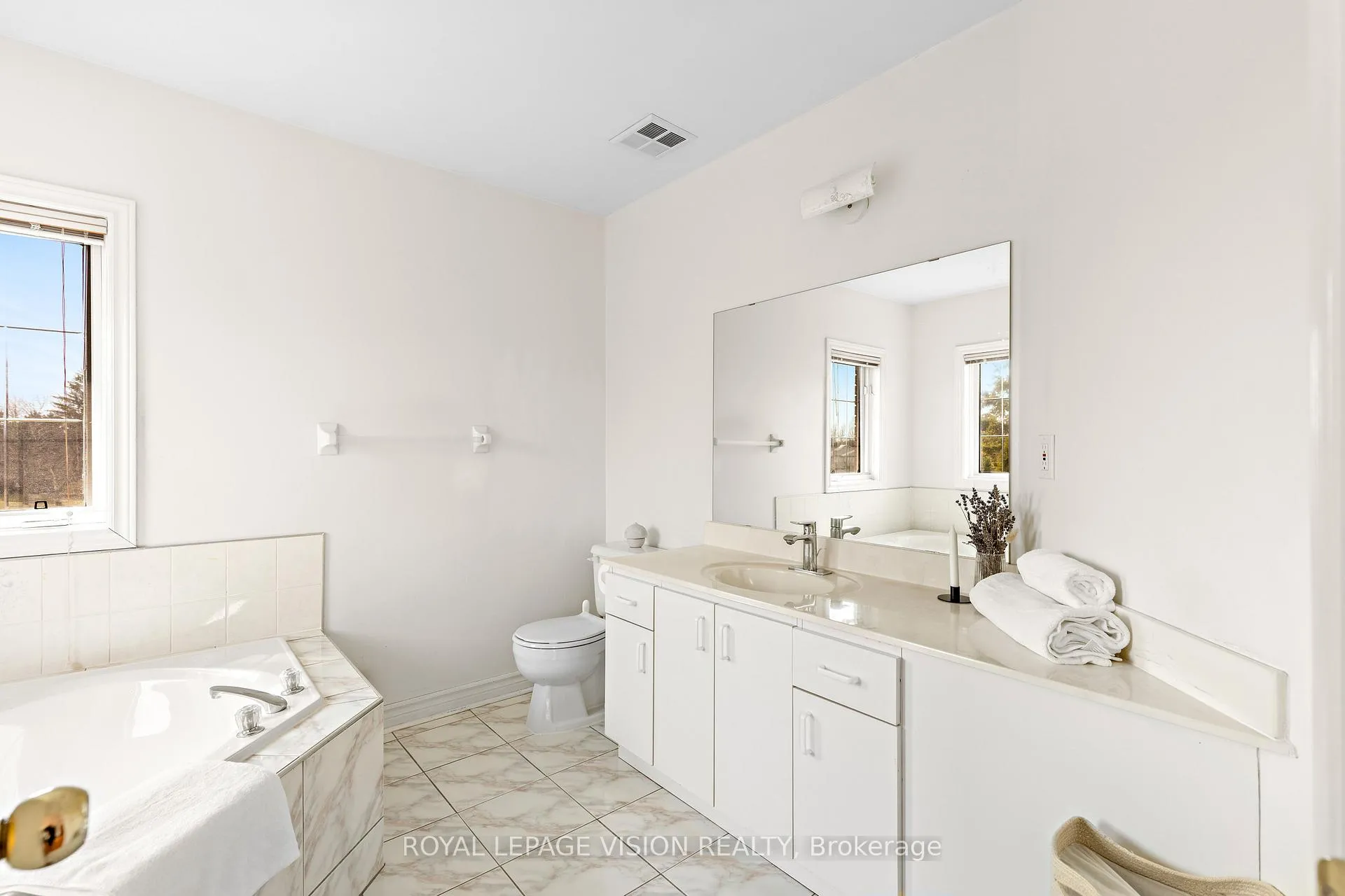 Photo 29 of 173 Manhattan Drive, Markham, Unionville — HOMEH