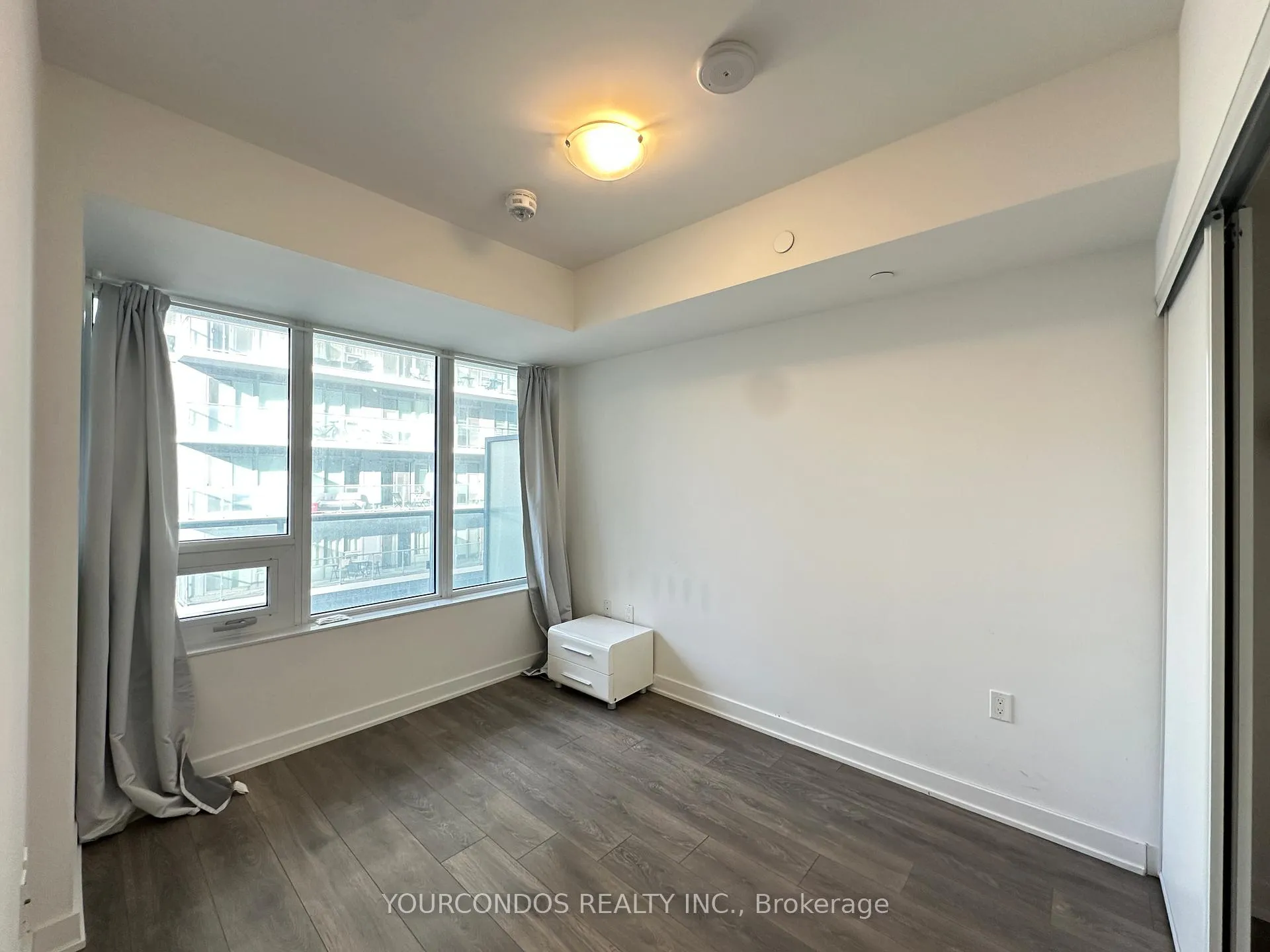 Photo 5 of Unit 813, 195 Redpath Avenue, Toronto, Mount Pleasant West — HOMEH