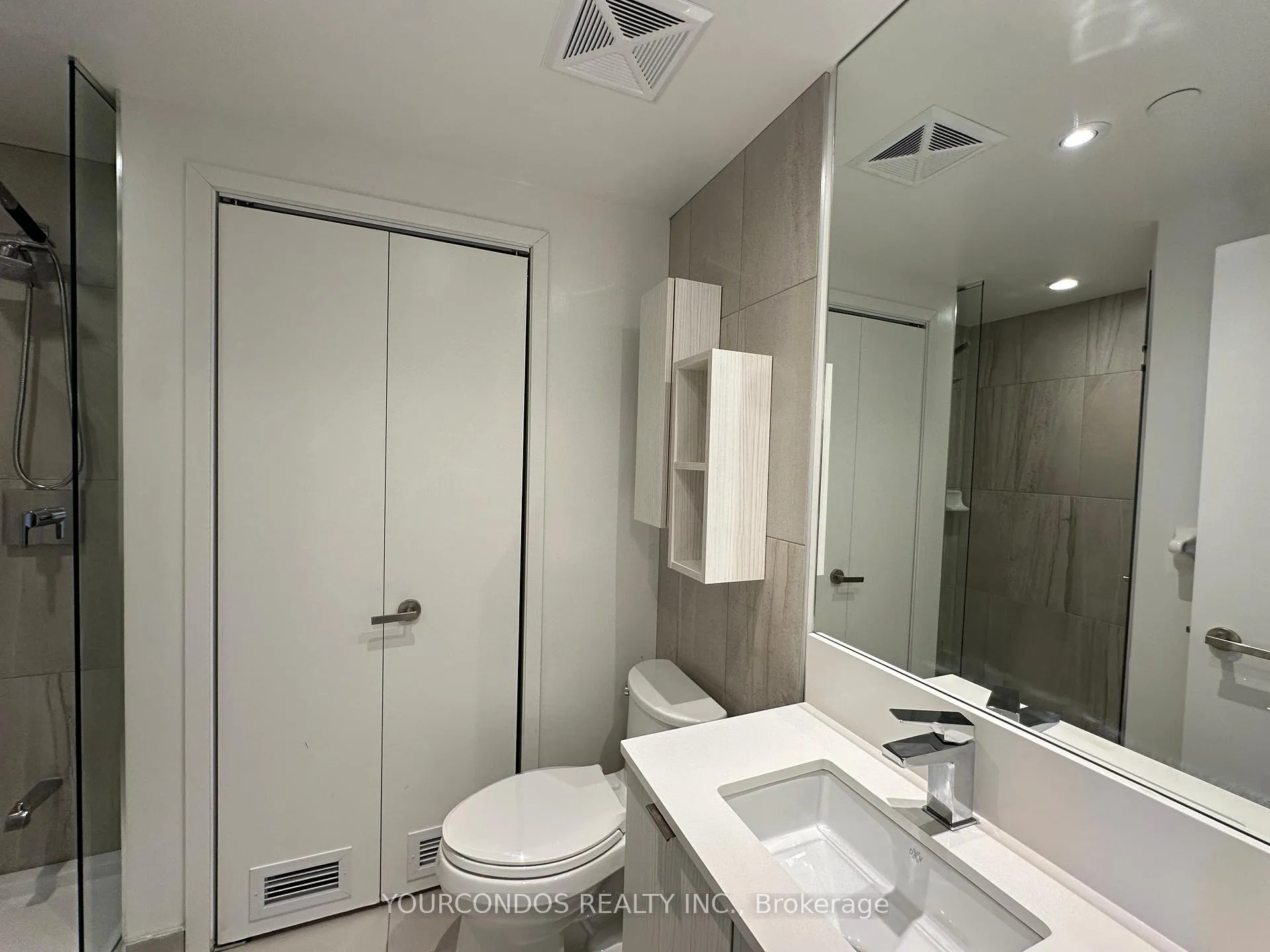 Photo 7 of Unit 813, 195 Redpath Avenue, Toronto, Mount Pleasant West — HOMEH