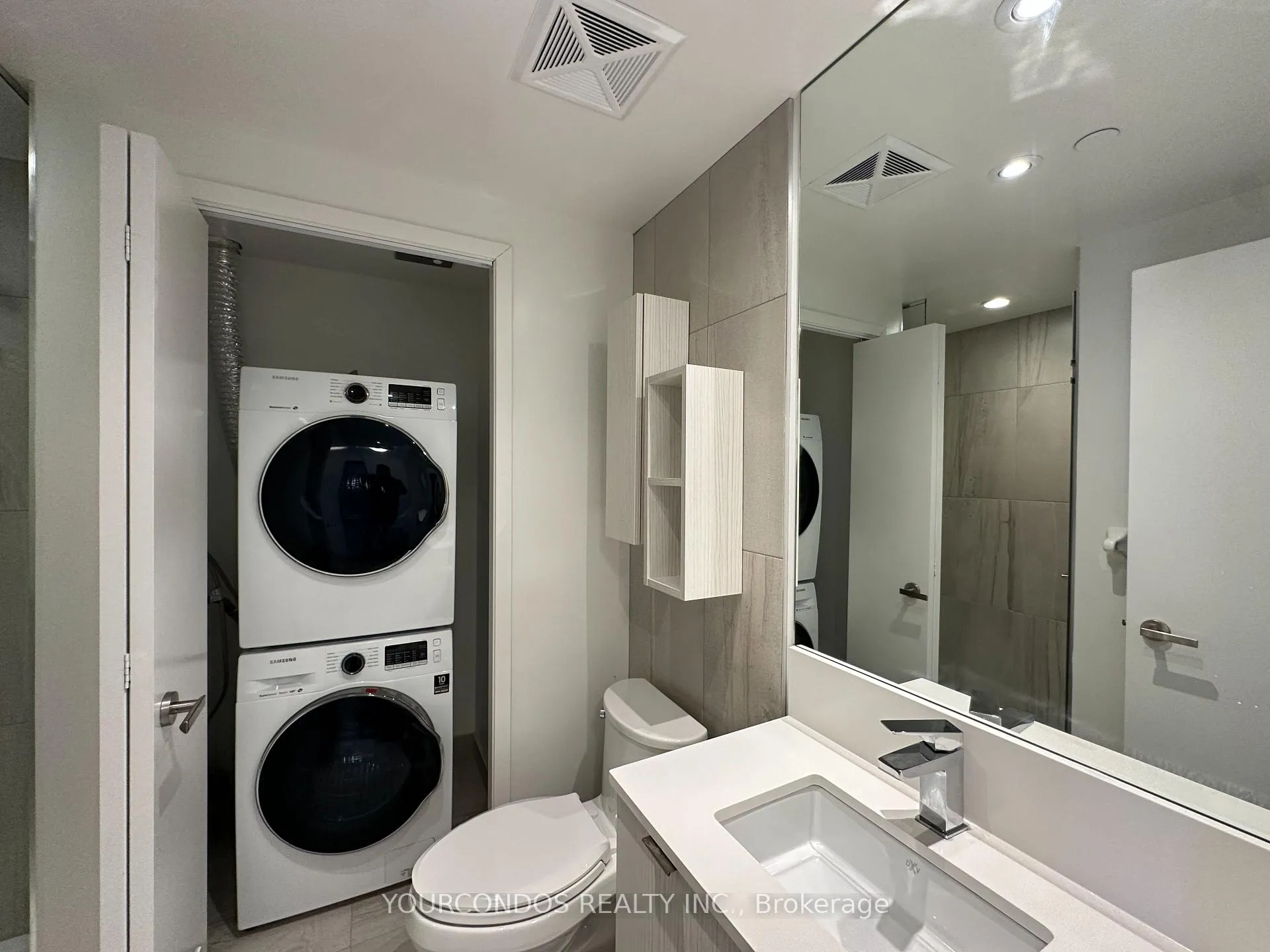 Photo 8 of Unit 813, 195 Redpath Avenue, Toronto, Mount Pleasant West — HOMEH