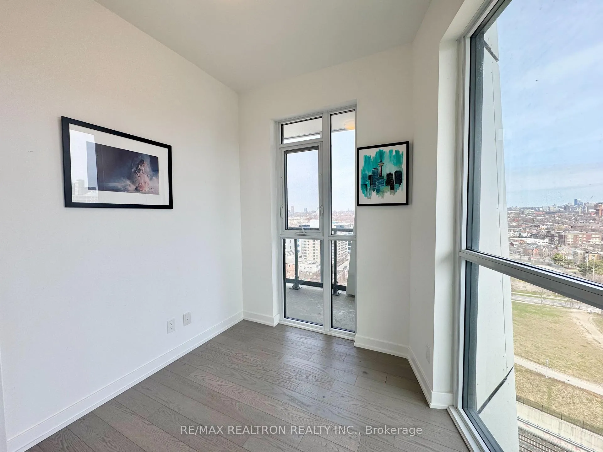 Photo 13 of Unit 1609, 30 Ordnance Street, Toronto, Niagara — HOMEH