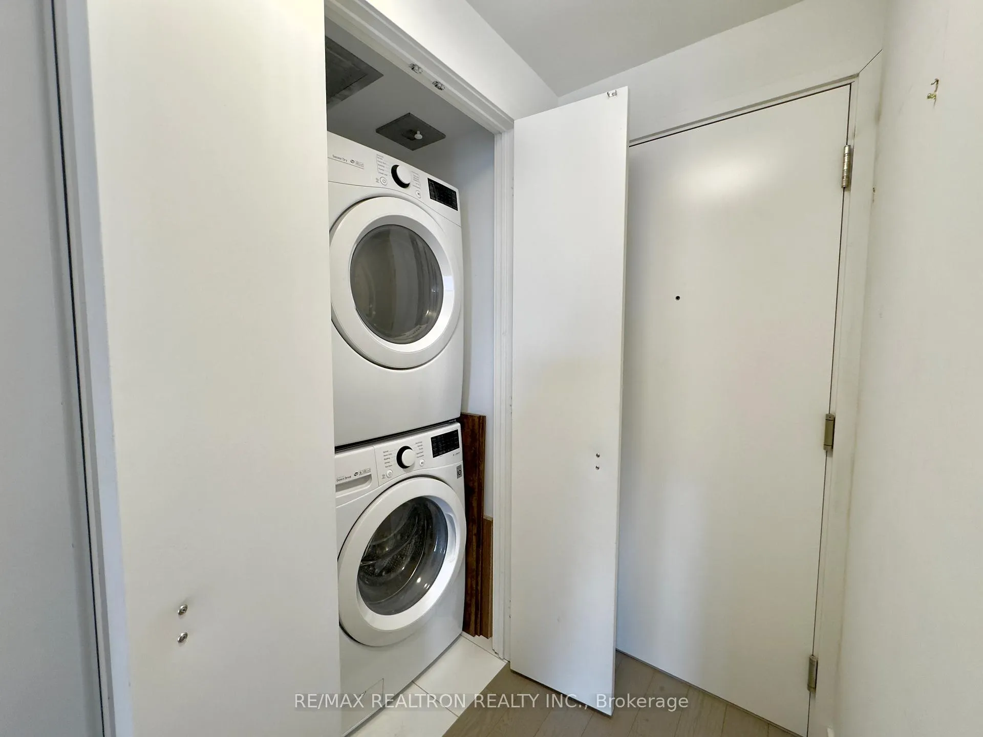 Photo 28 of Unit 1609, 30 Ordnance Street, Toronto, Niagara — HOMEH