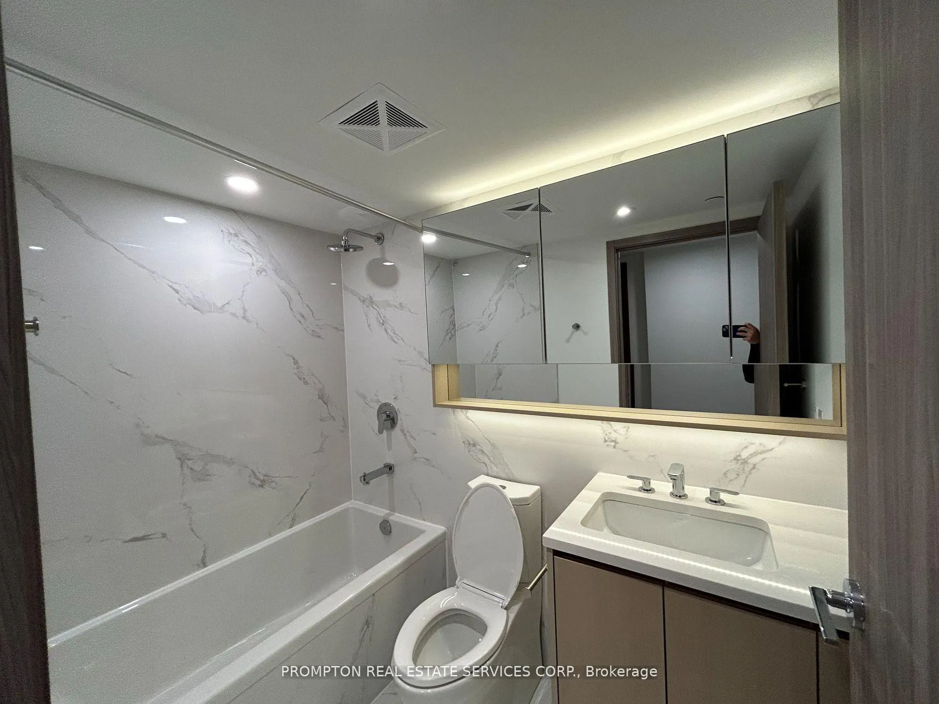 Photo 6 of Unit 2607, 38 Widmer Street, Toronto, Waterfront Communities — HOMEH