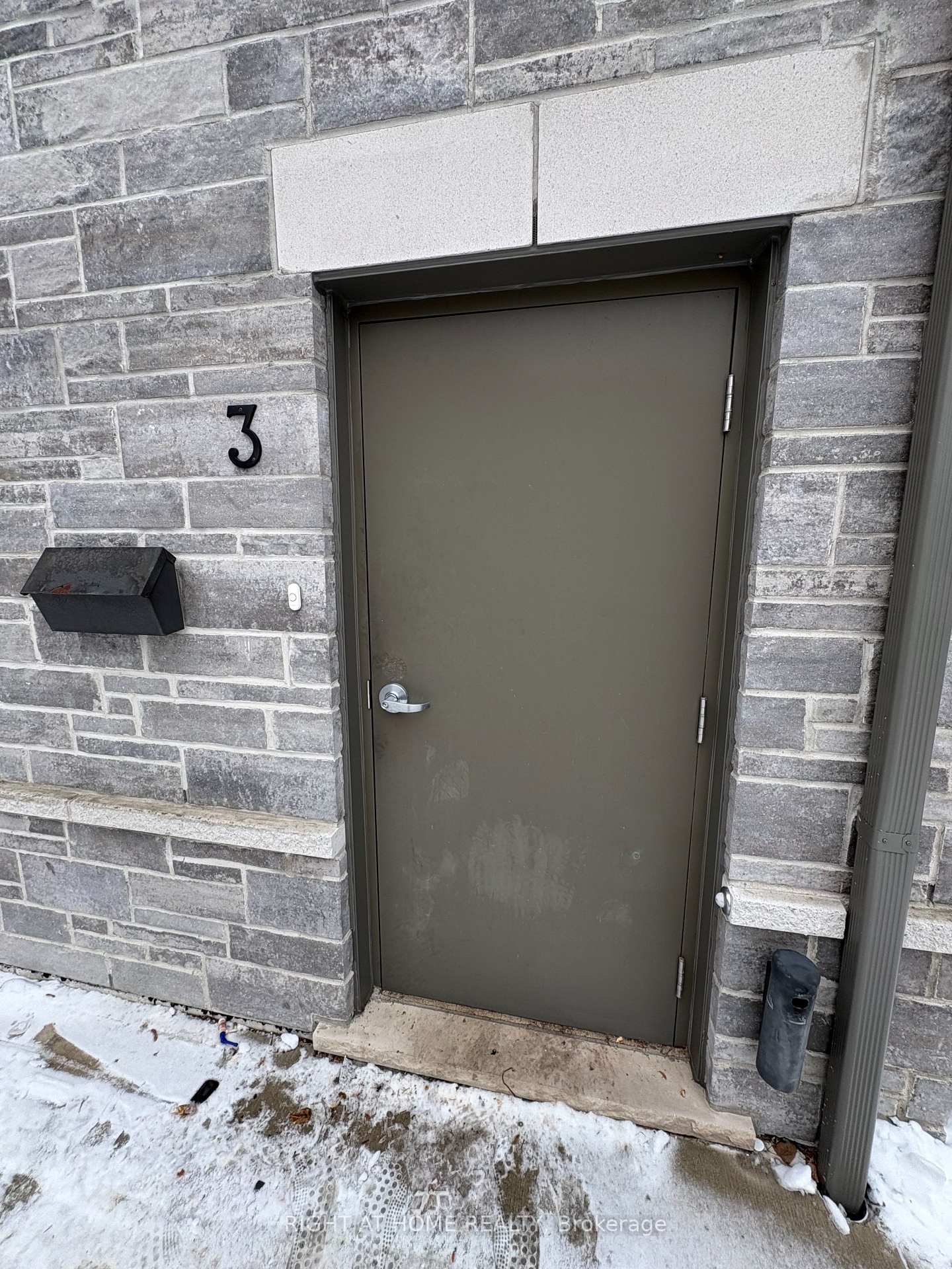 Photo 2 of Unit 3, 616 Brant Street, Burlington, Brant — HOMEH