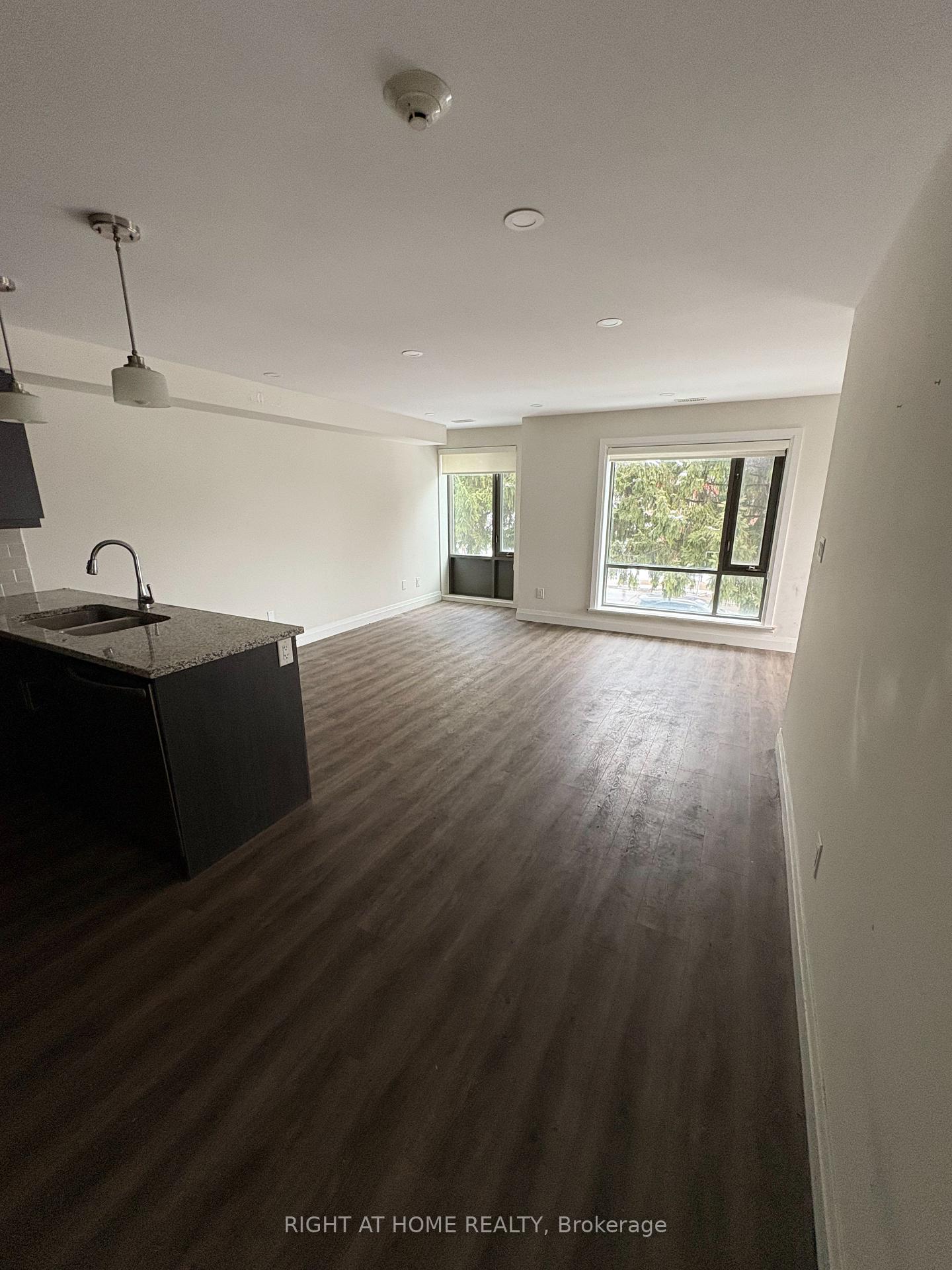Photo 4 of Unit 3, 616 Brant Street, Burlington, Brant — HOMEH