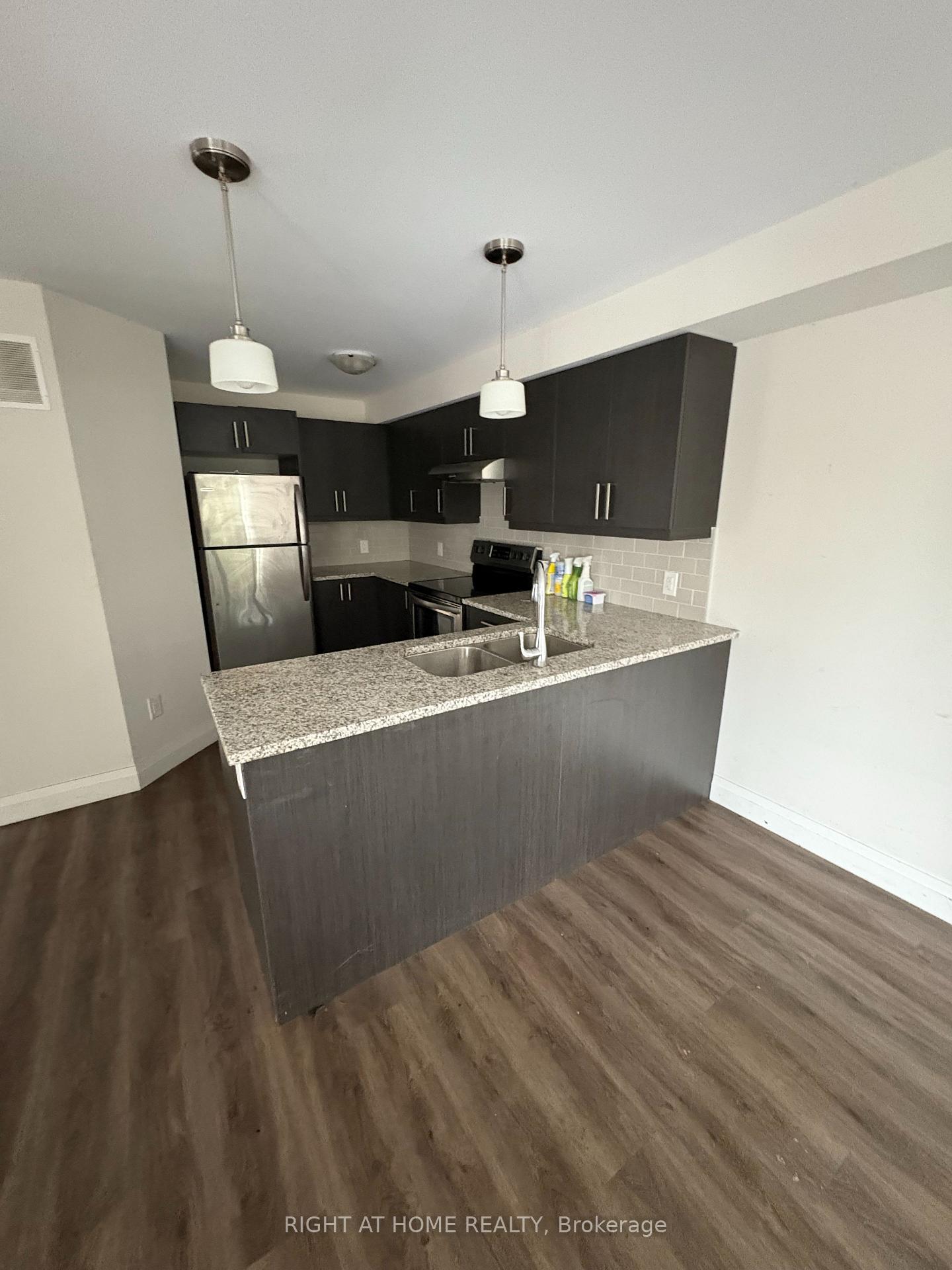 Photo 5 of Unit 3, 616 Brant Street, Burlington, Brant — HOMEH