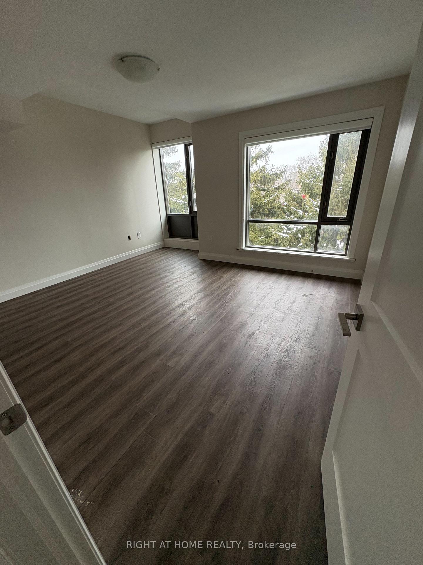 Photo 8 of Unit 3, 616 Brant Street, Burlington, Brant — HOMEH