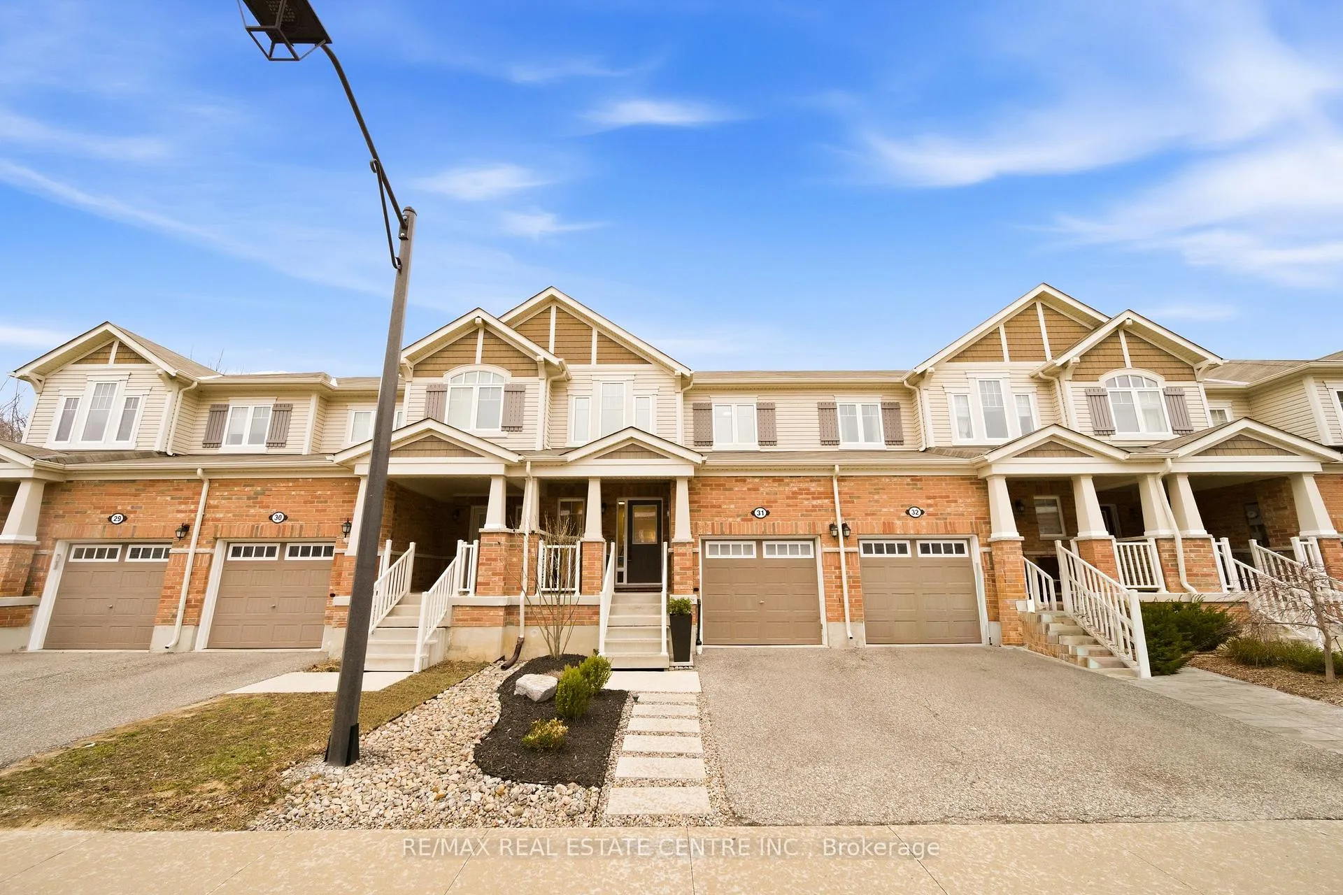 Photo 2 of Unit 31, 230 Avonsyde Boulevard, Hamilton, Waterdown — HOMEH