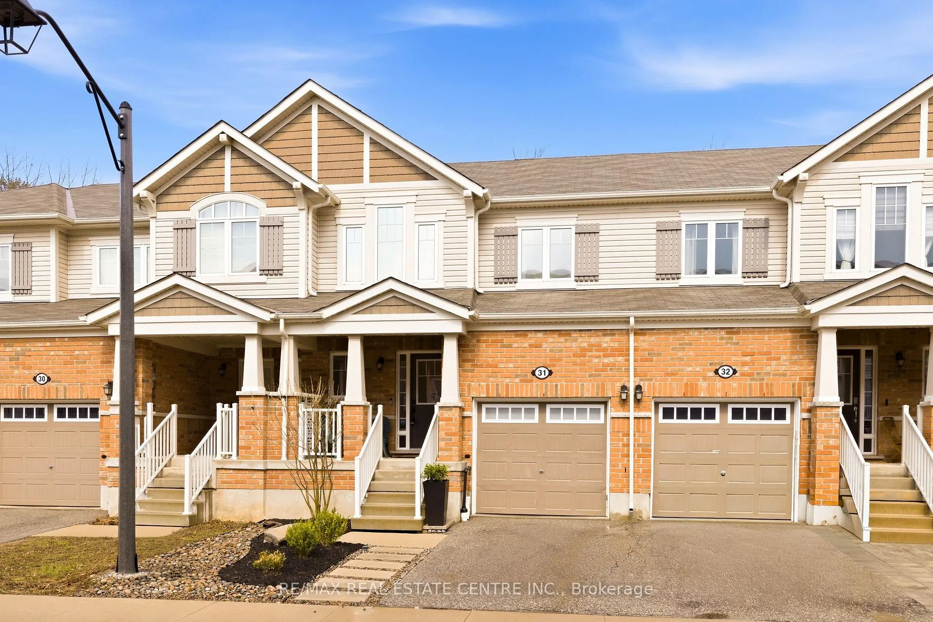 Photo 3 of Unit 31, 230 Avonsyde Boulevard, Hamilton, Waterdown — HOMEH