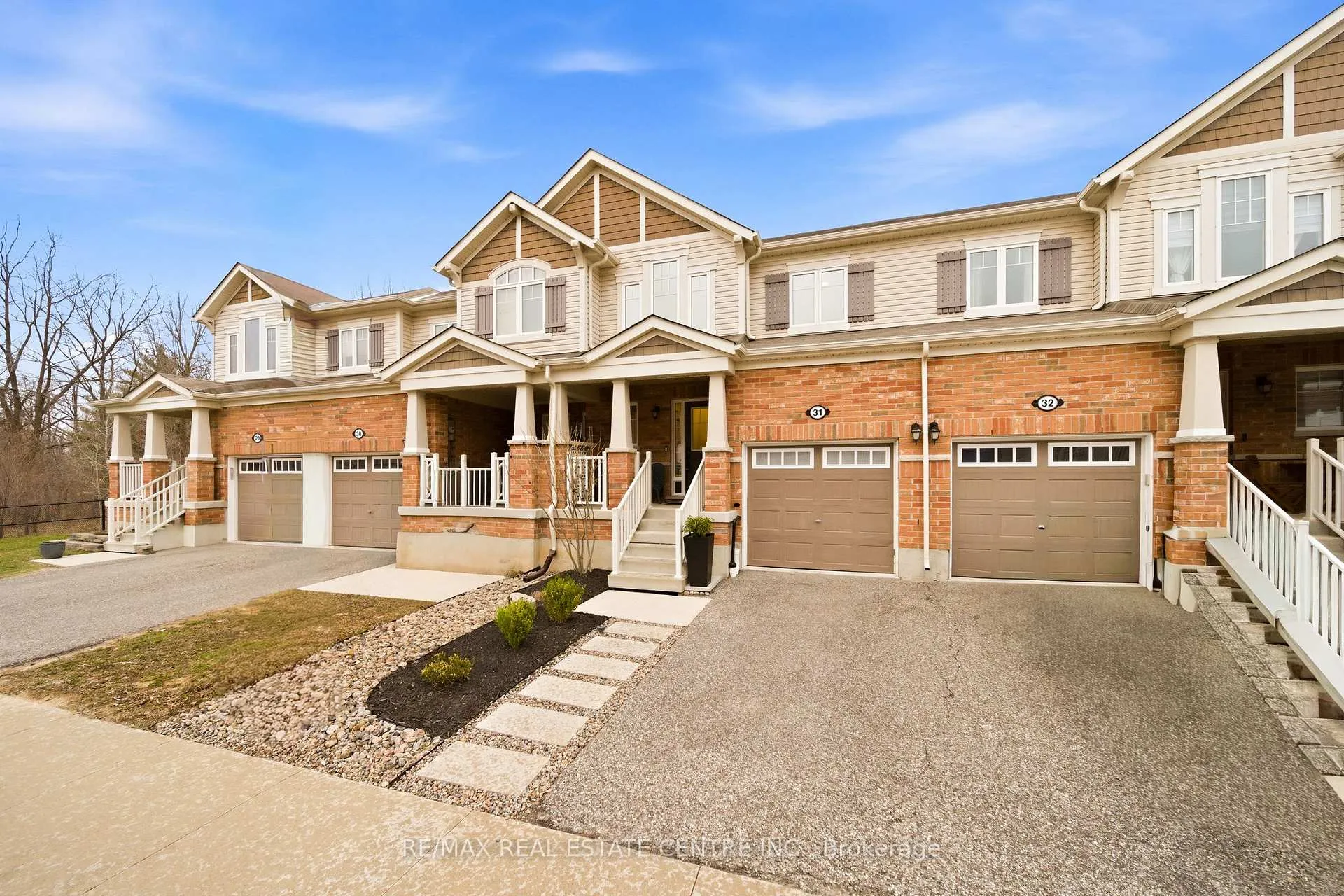 Photo 4 of Unit 31, 230 Avonsyde Boulevard, Hamilton, Waterdown — HOMEH