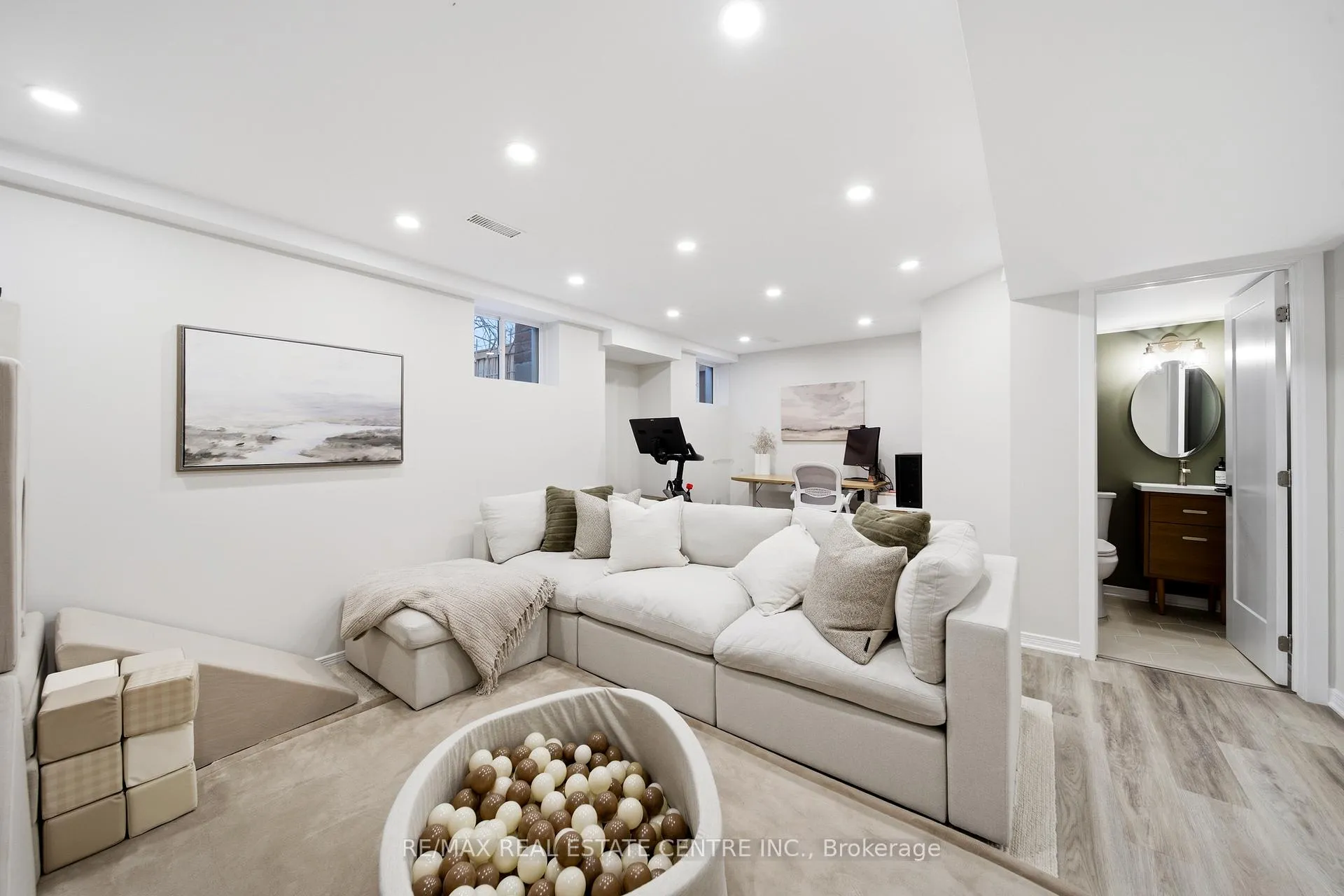 Photo 39 of Unit 31, 230 Avonsyde Boulevard, Hamilton, Waterdown — HOMEH