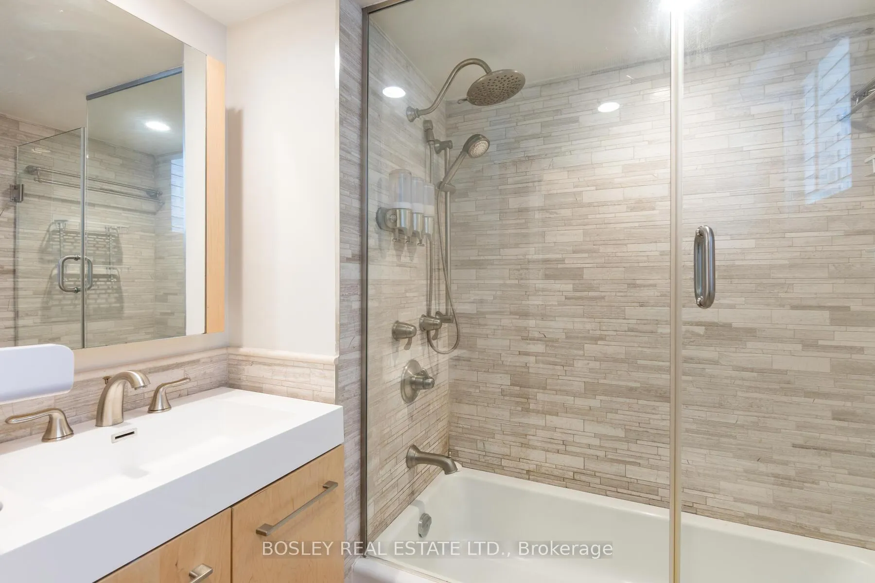 Photo 23 of 46A Crawford Street, Toronto, Niagara — HOMEH