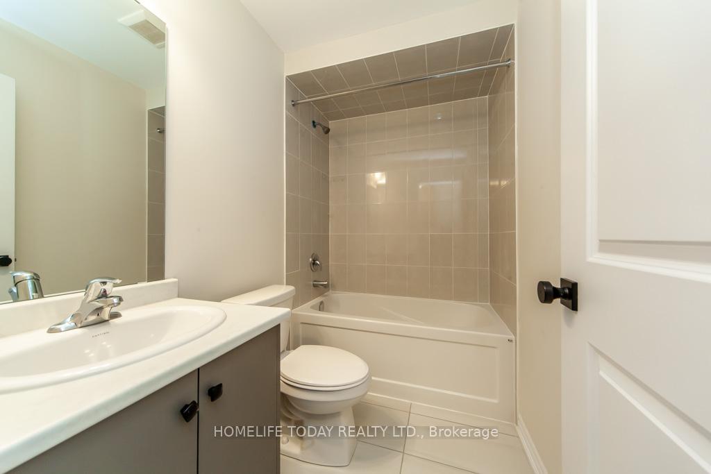 Photo 14 of 11 Senay Circle, Clarington, Courtice — HOMEH