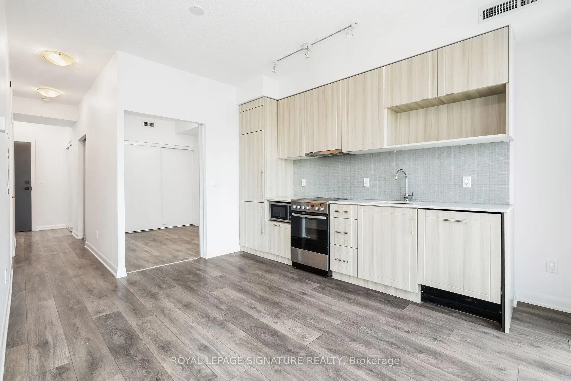 Photo 2 of Unit 1005, 435 Richmond Street W, Toronto, Waterfront Communities — HOMEH
