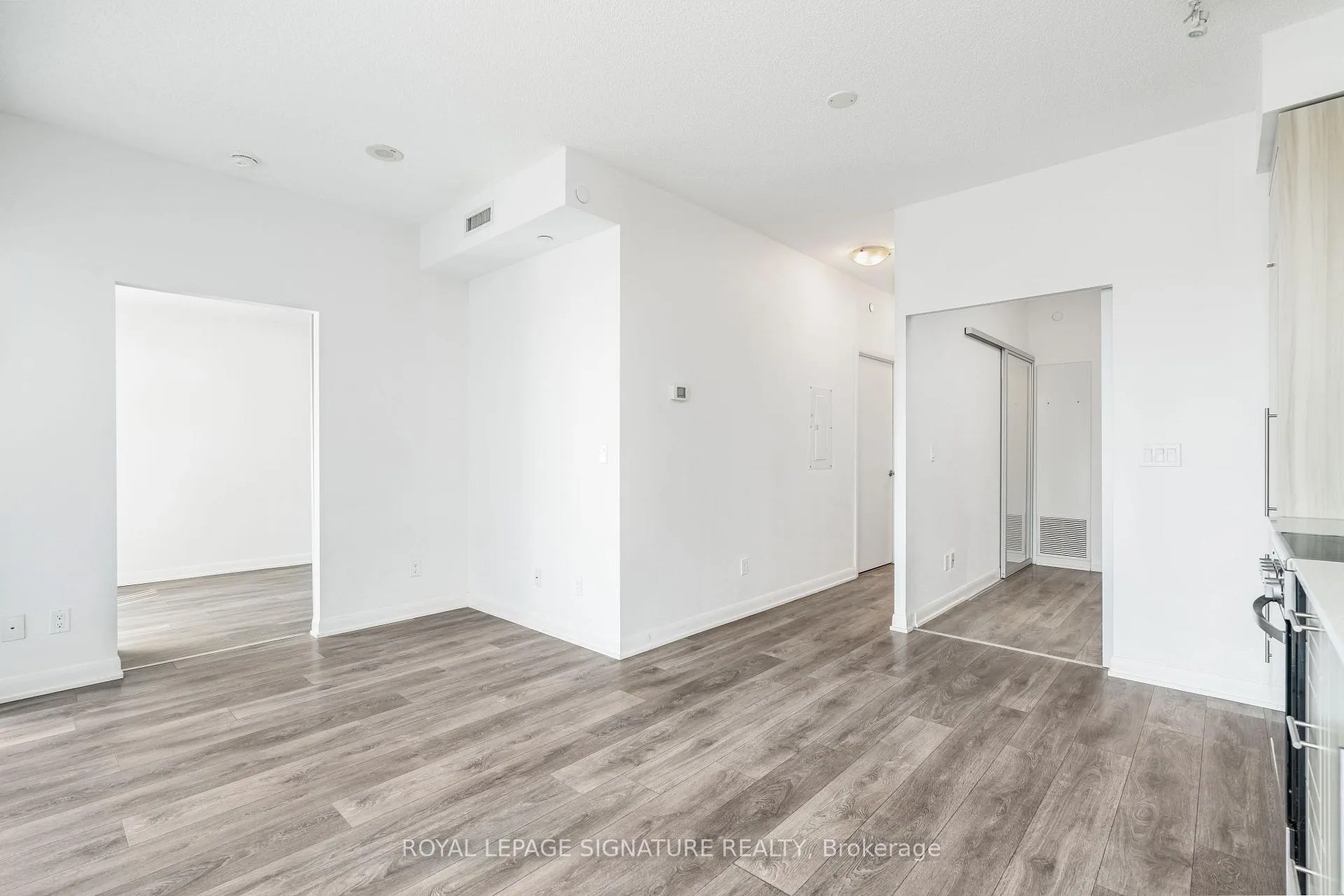 Photo 3 of Unit 1005, 435 Richmond Street W, Toronto, Waterfront Communities — HOMEH
