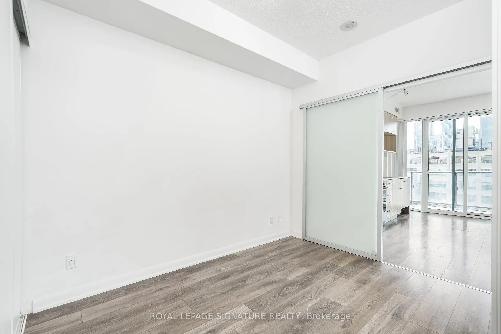 Photo 4 of Unit 1005, 435 Richmond Street W, Toronto, Waterfront Communities — HOMEH