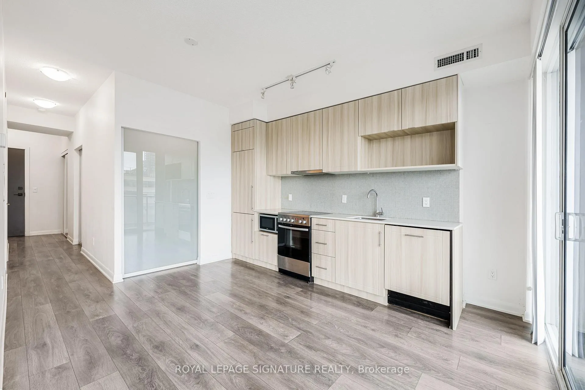 Photo 10 of Unit 1005, 435 Richmond Street W, Toronto, Waterfront Communities — HOMEH
