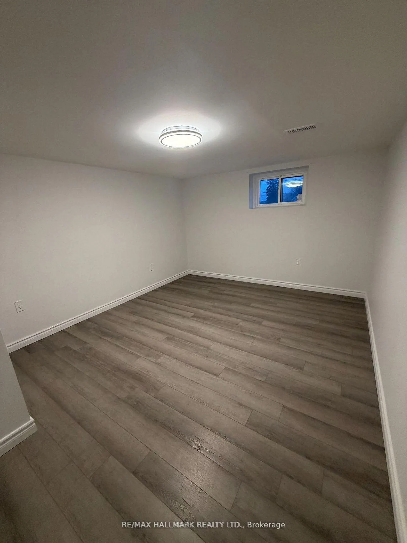 Photo 6 of Unit Lower, 43 Commons Drive, Scarborough, Tam O'Shanter-Sullivan — HOMEH