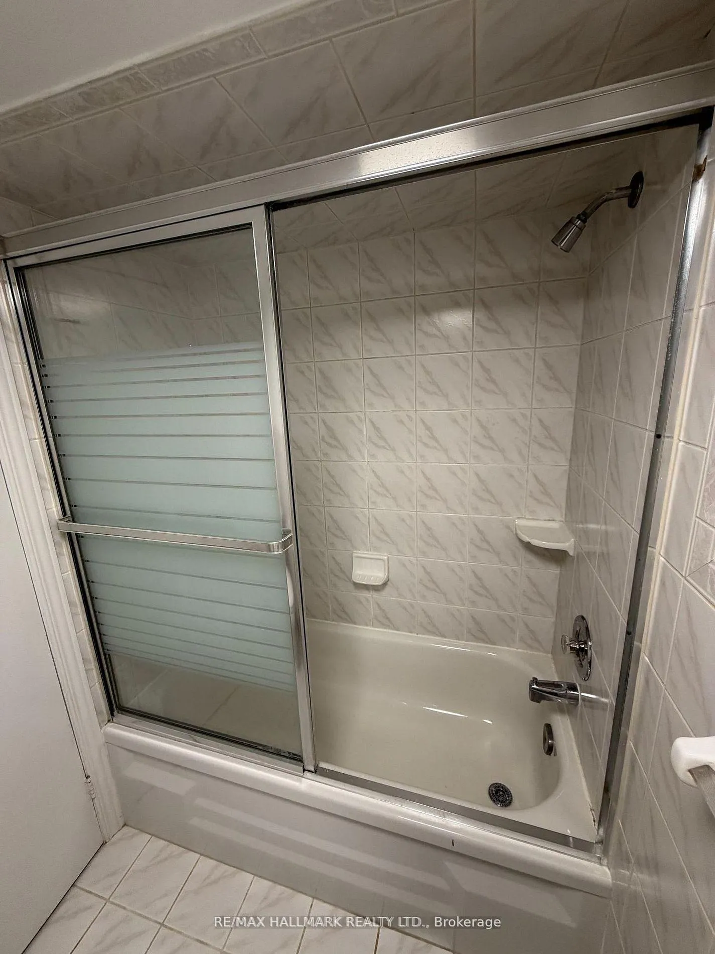 Photo 11 of Unit Lower, 43 Commons Drive, Scarborough, Tam O'Shanter-Sullivan — HOMEH