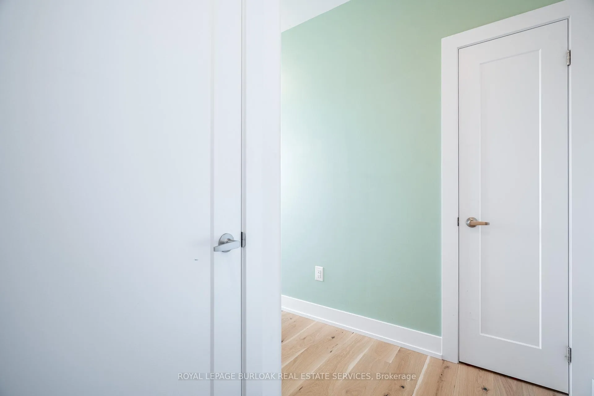 Photo 3 of Unit 521, 460 Dundas Street E, Hamilton, Waterdown — HOMEH