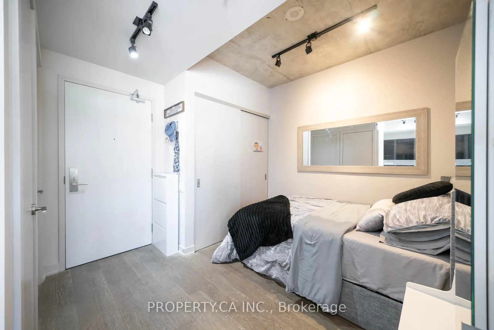 Photo 2 of Unit 325, 39 Brant Street, Toronto, Waterfront Communities — HOMEH