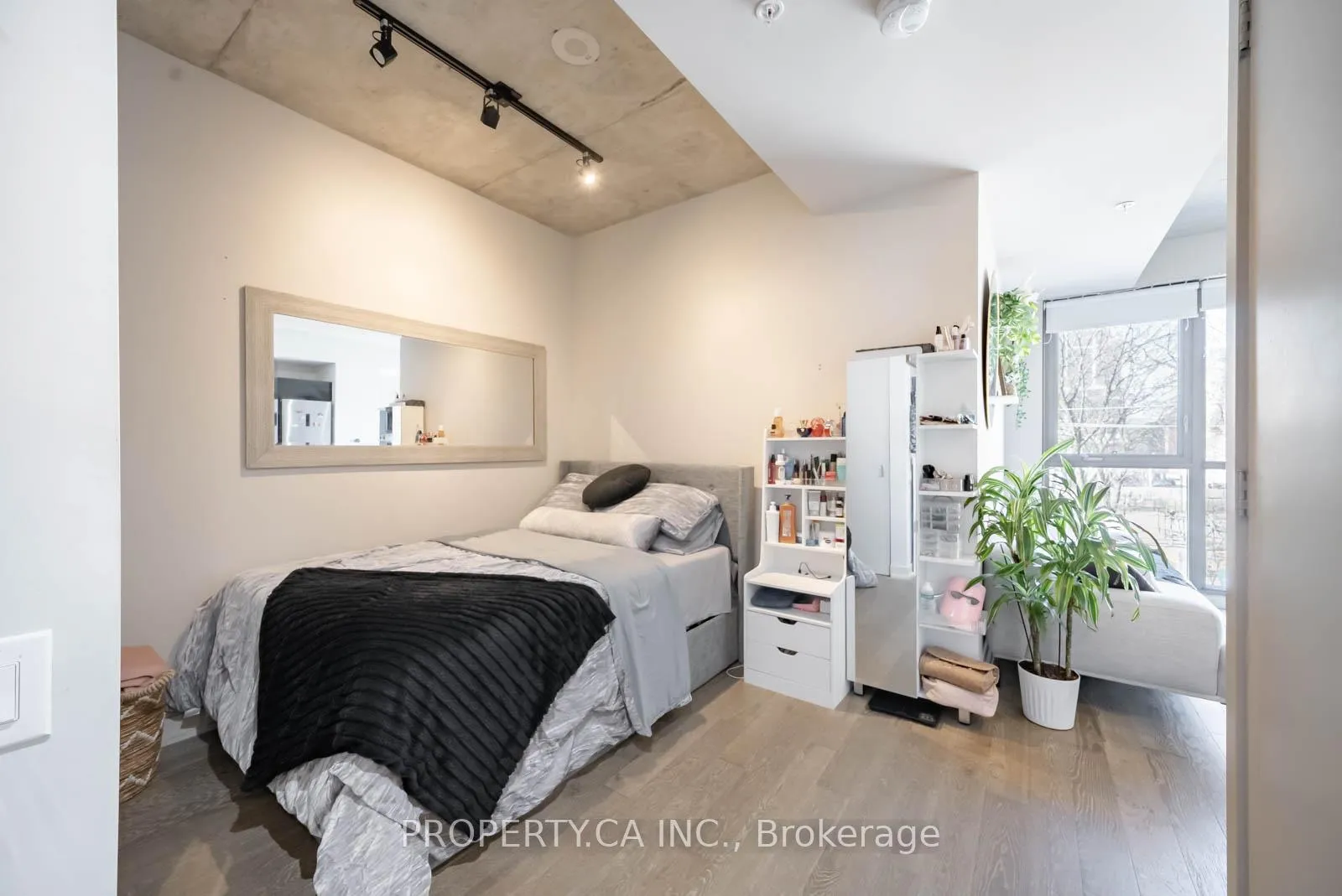 Photo 4 of Unit 325, 39 Brant Street, Toronto, Waterfront Communities — HOMEH