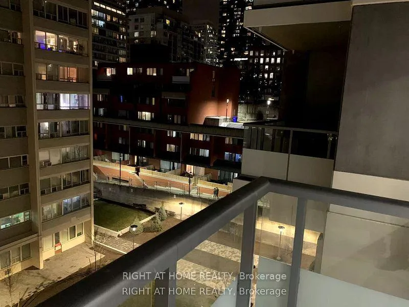 Photo 3 of Unit 515, 50 Dunfield Avenue, Toronto, Mount Pleasant East — HOMEH
