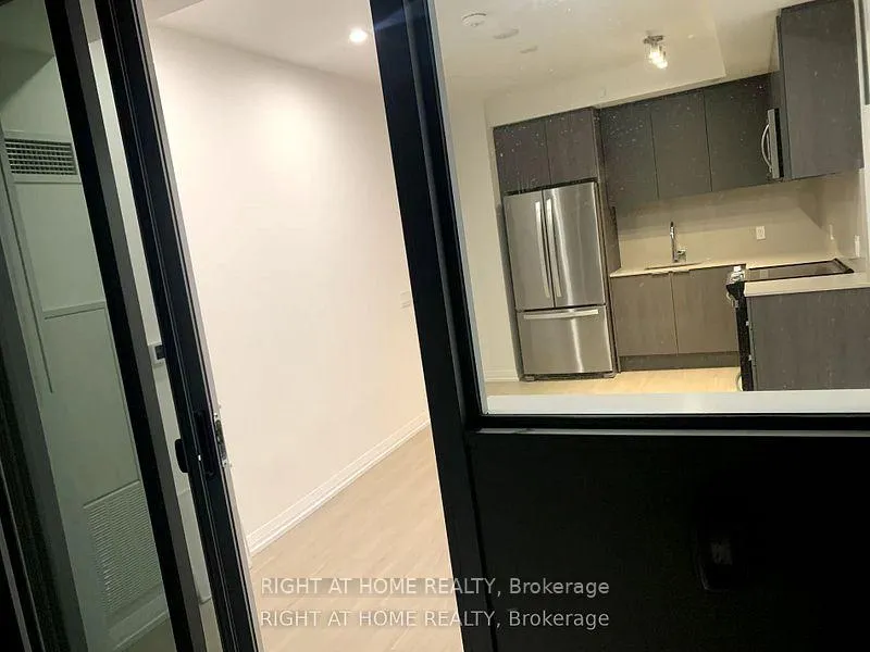Photo 8 of Unit 515, 50 Dunfield Avenue, Toronto, Mount Pleasant East — HOMEH
