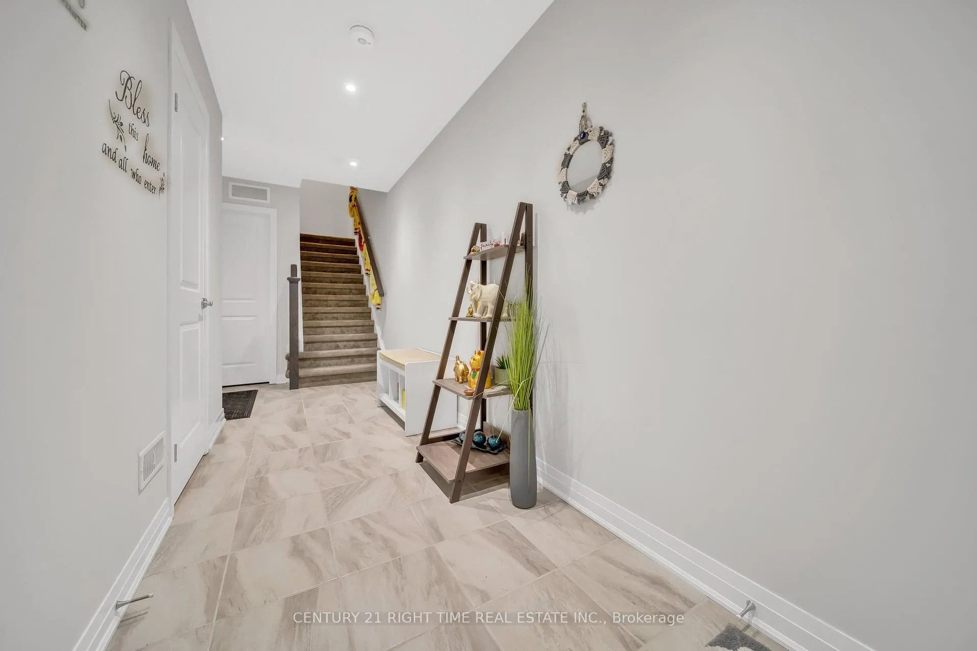 Photo 5 of 78 Progress Crescent, Kitchener — HOMEH