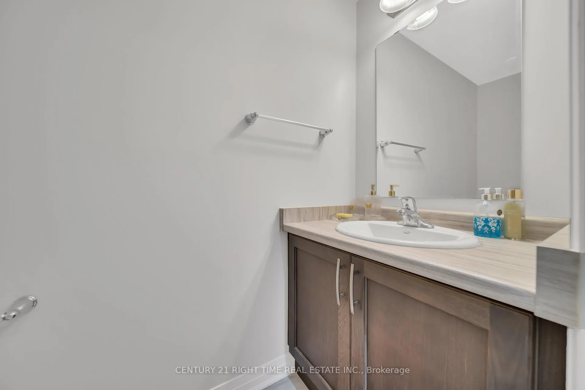 Photo 8 of 78 Progress Crescent, Kitchener — HOMEH